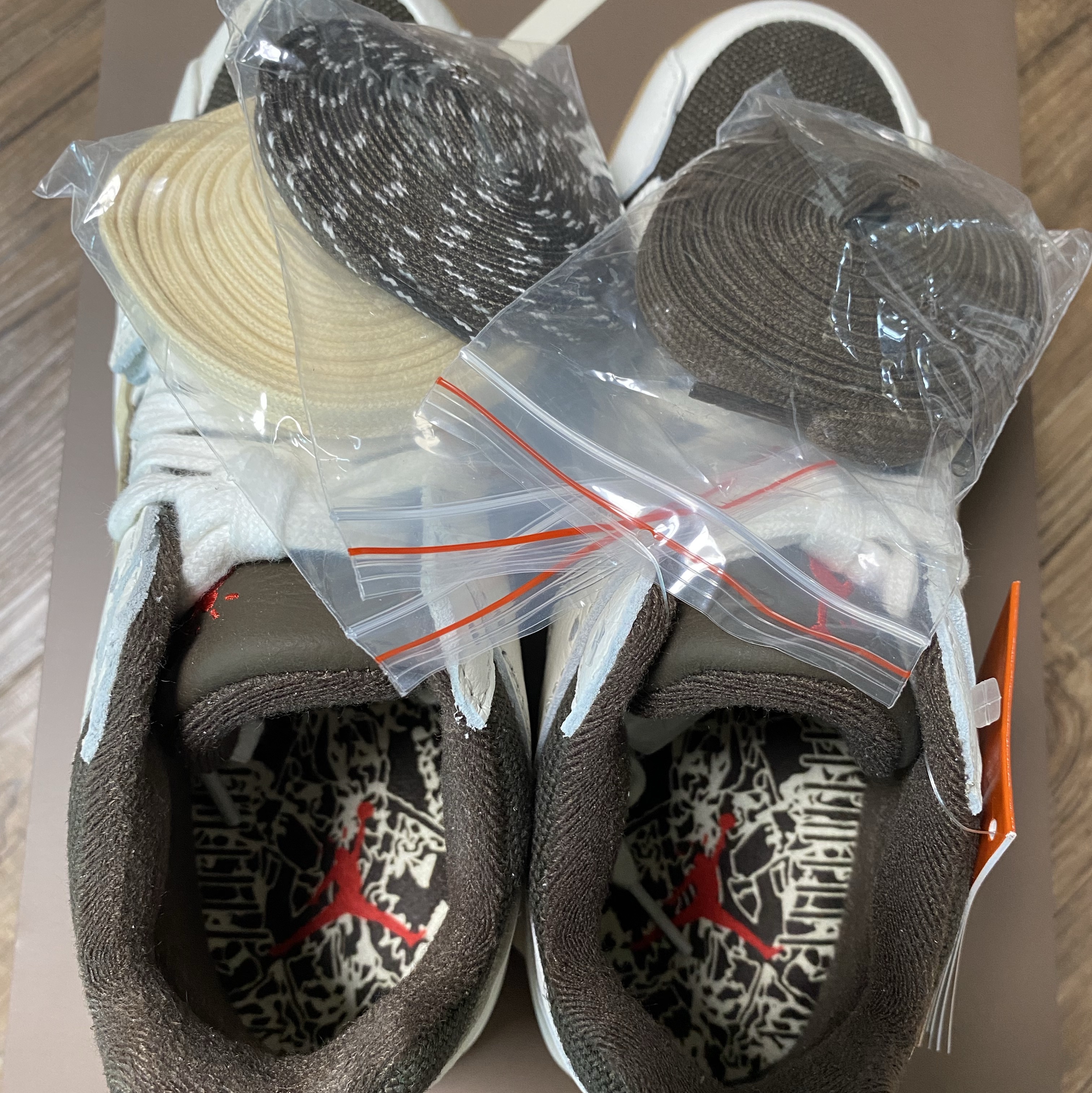 Jordan x Travis Scott Jumpman Jack TR Sail and Dark Mocha 착용 스타일 - 8