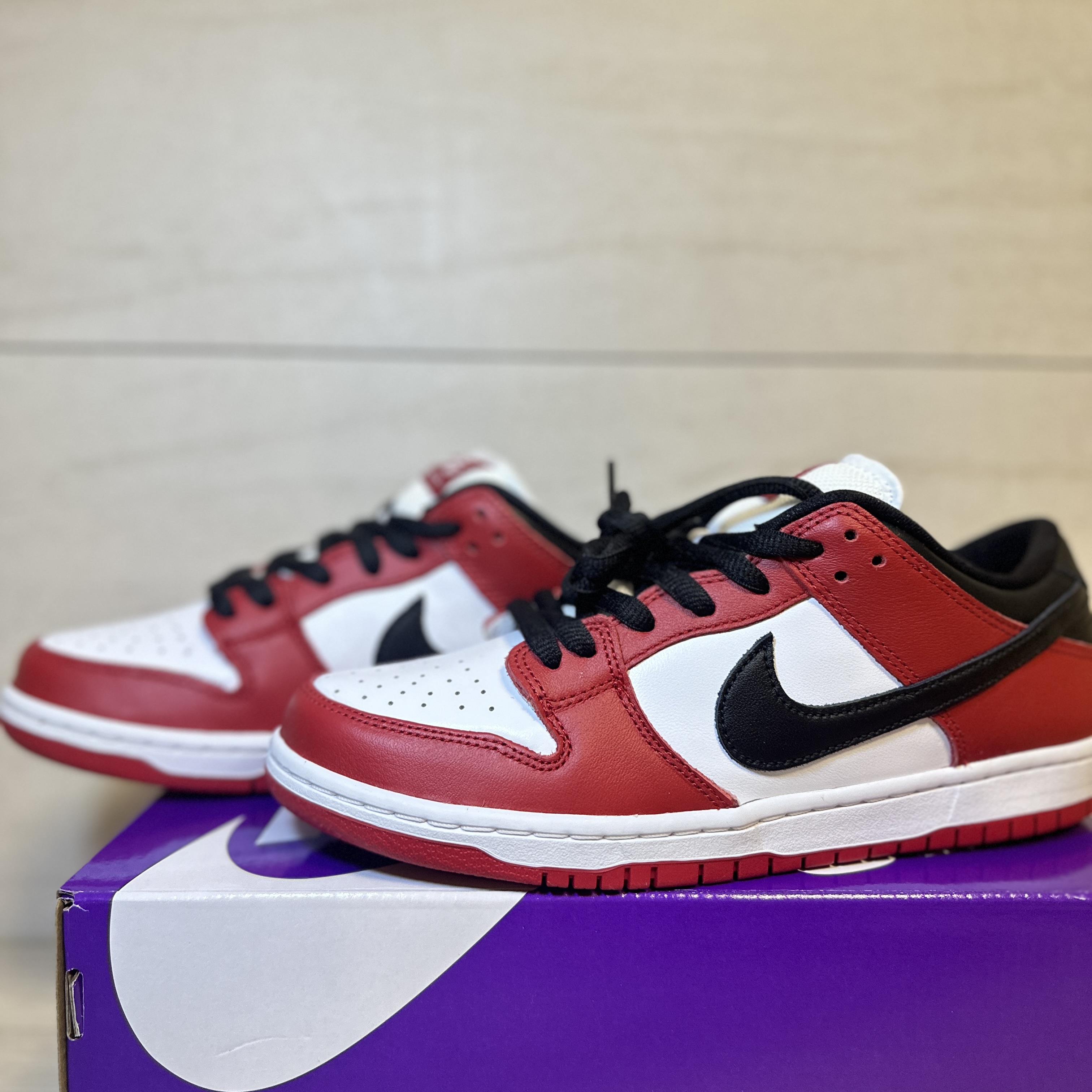 Nike SB Dunk Low Pro Chicago, Jordan 1 Retro High OG Chicago 2022 착용 스타일 - 1