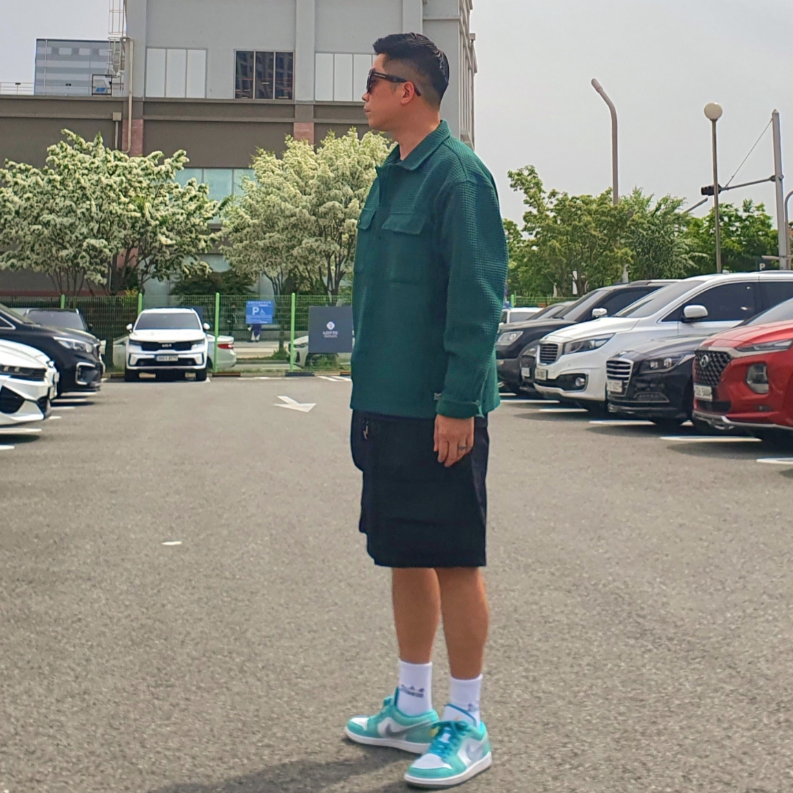 Jordan 1 Low SE New Emerald, IAB Studio Socks White (5 Pack) 착용 스타일 - 3