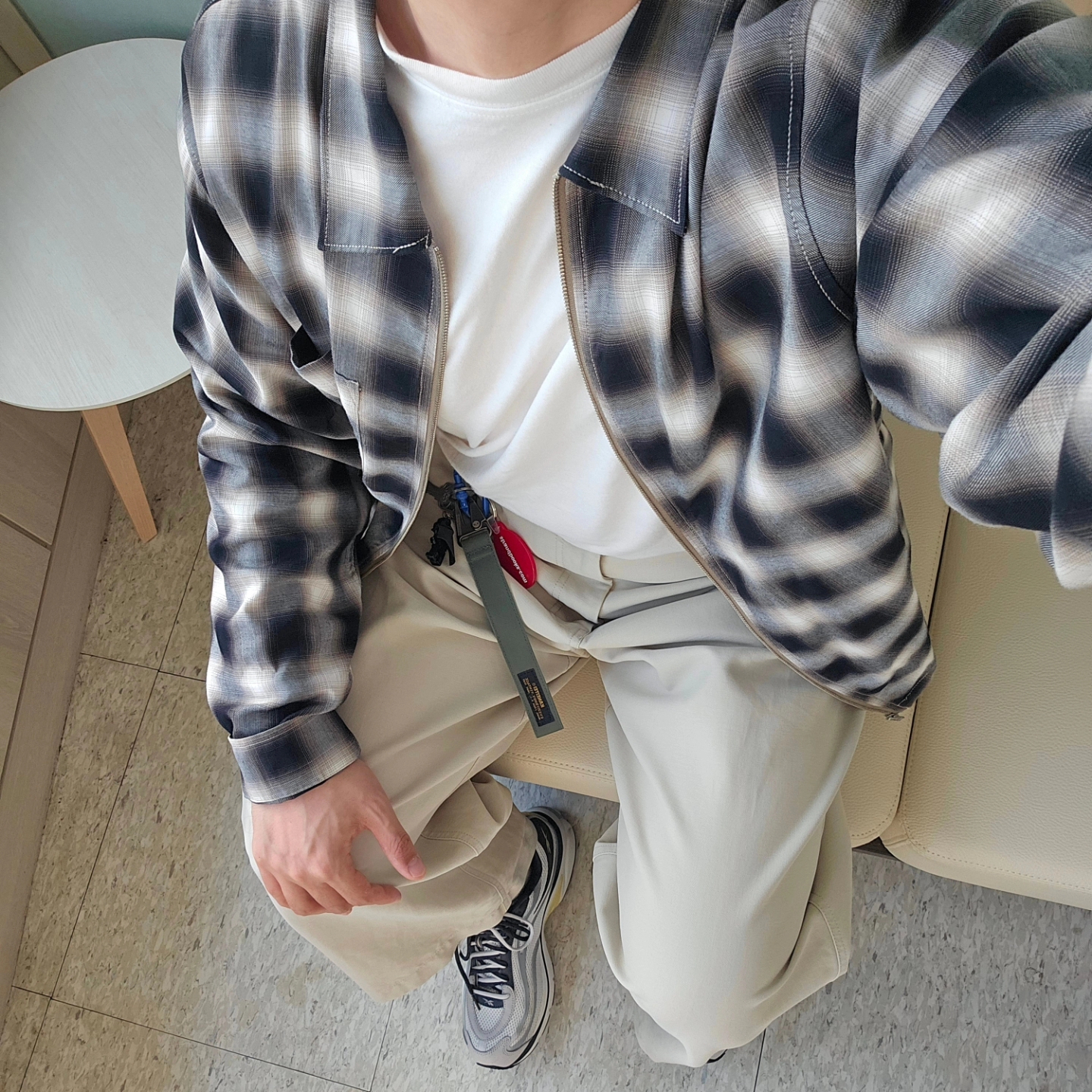 스투시 쉐도우 플래드 집 롱슬리브 셔츠 네이비, 리복 x 라이풀 프리미어 펌프 파리 그레이 착용 스타일 - 4