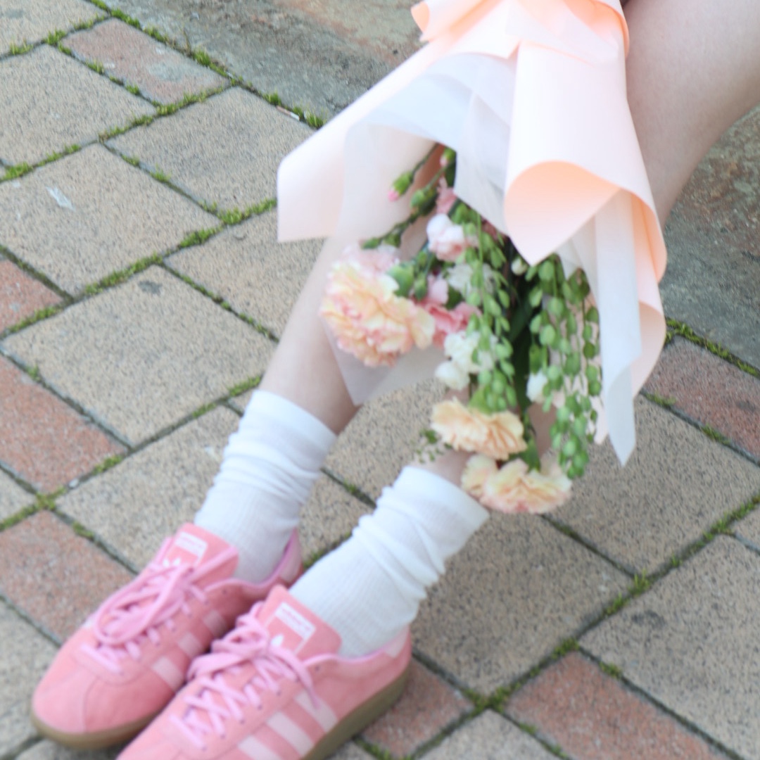 Adidas Bermuda Glow Pink 착용 스타일