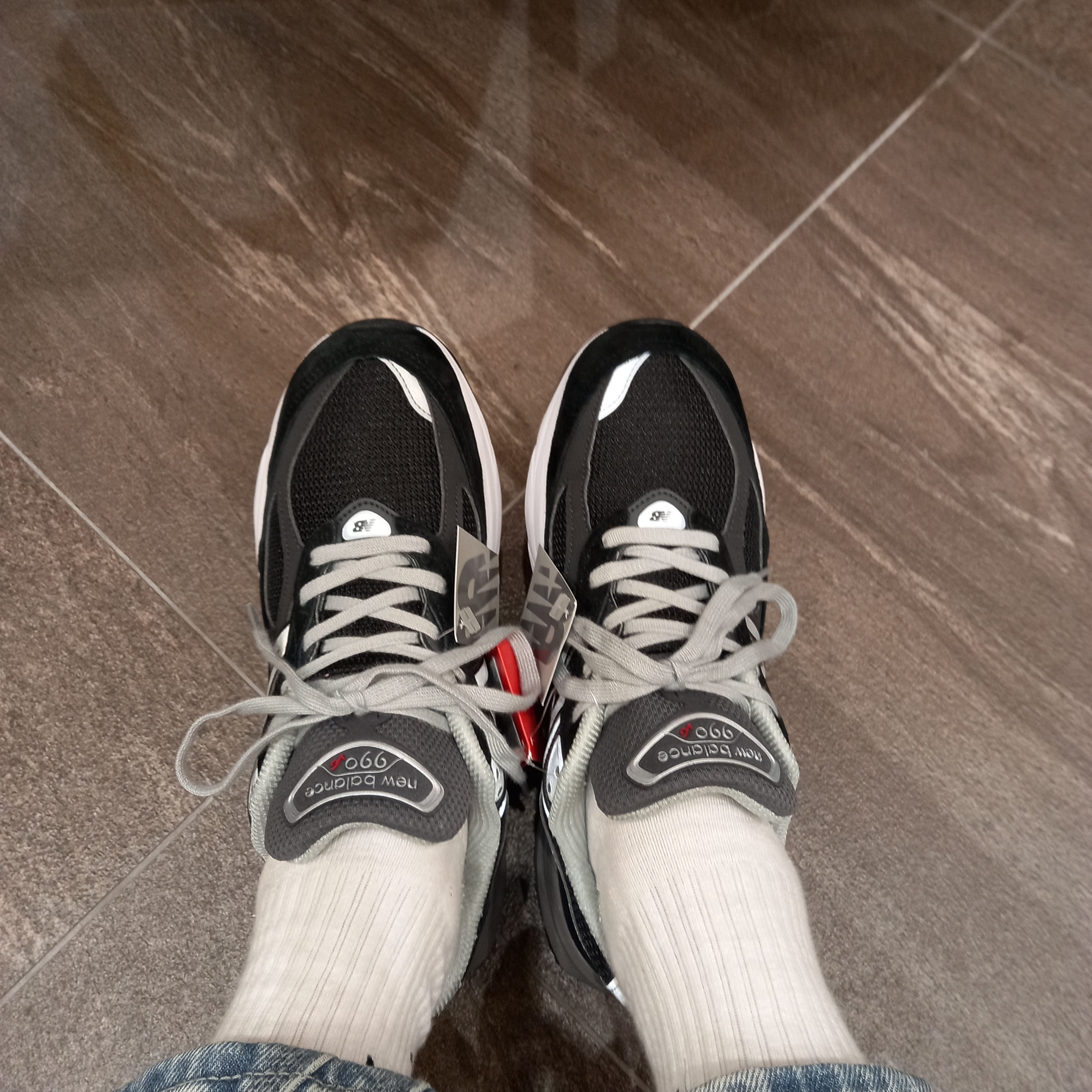 New Balance 990v6 Made in USA Black White 착용 스타일 - 3