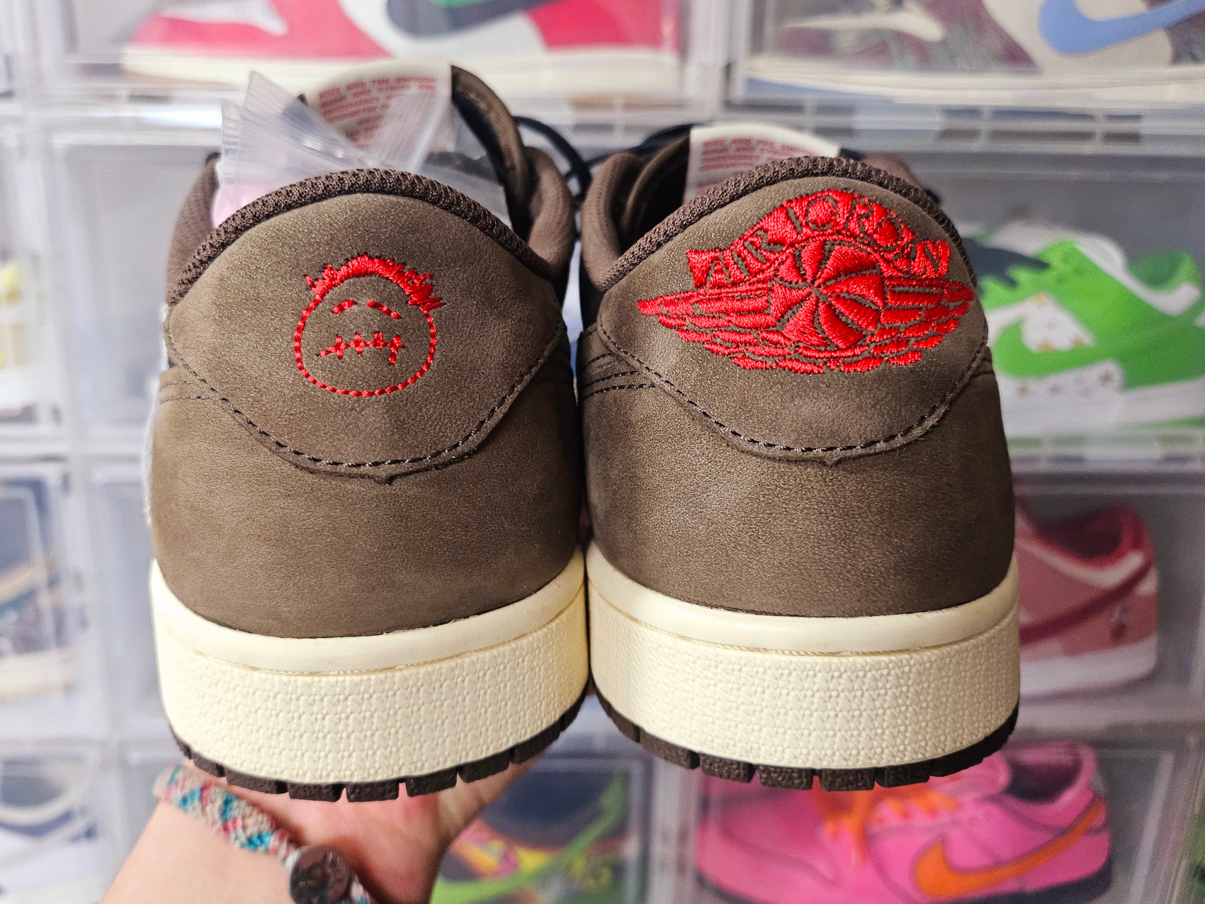 Jordan 1 x Travis Scott Retro Low OG SP Mocha 착용 스타일 - 4