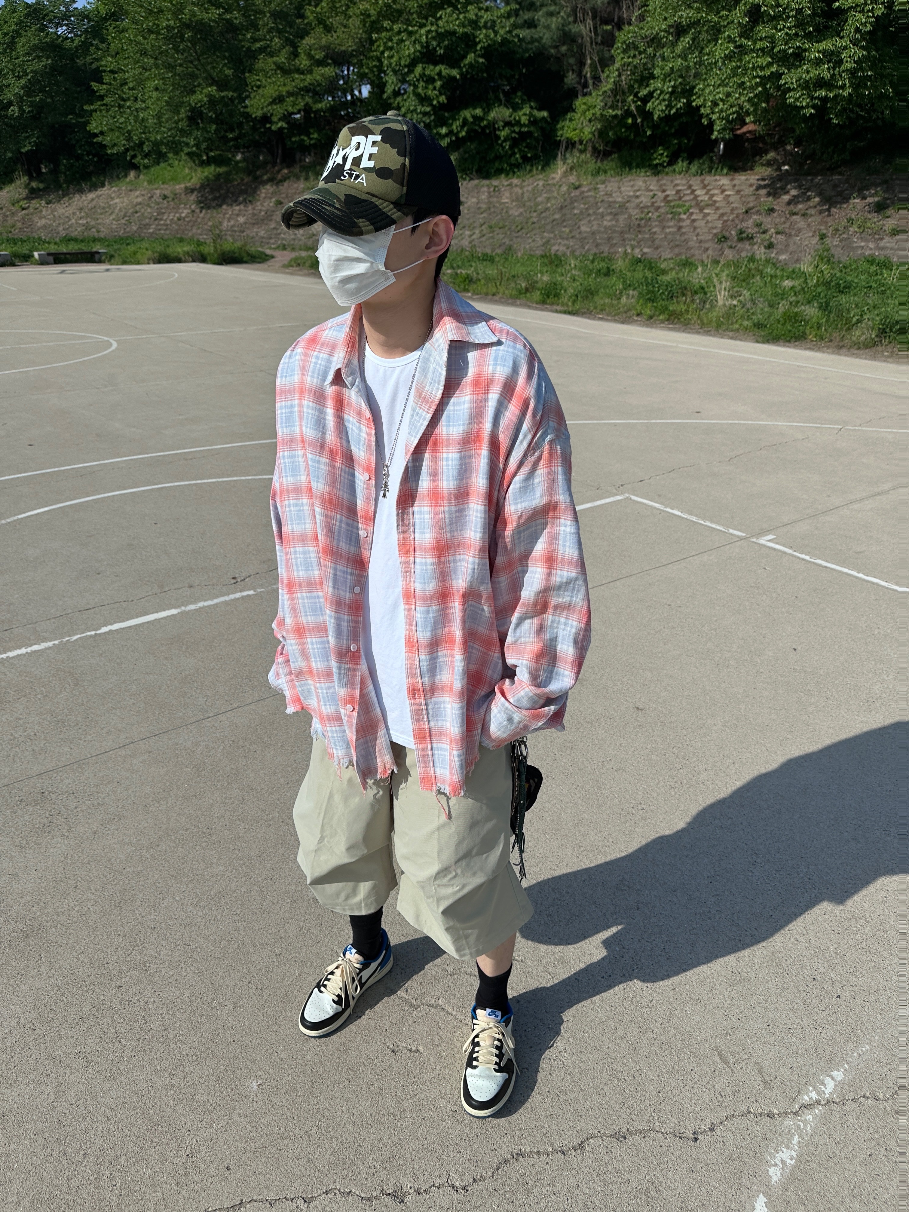 Nonnod Flexible String Check Shirt Japanese Grunge, Nonnod Alpine Carpenter Shorts Beige 착용 스타일 - 5