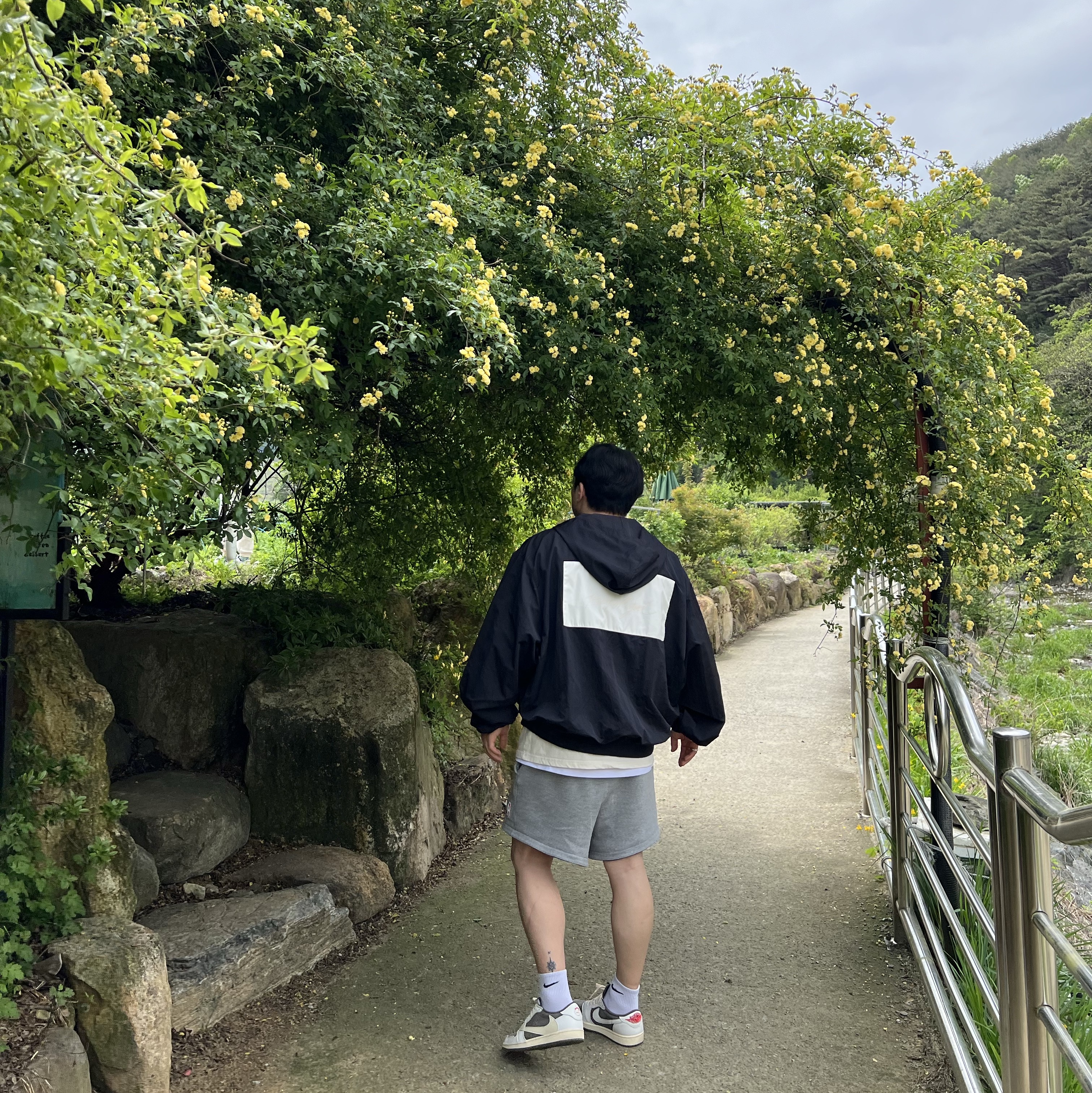 Nike x Fear of God NRG Reversible Shorts, Nike x Fear of God Bomber Hooded Jacket Black 착용 스타일
