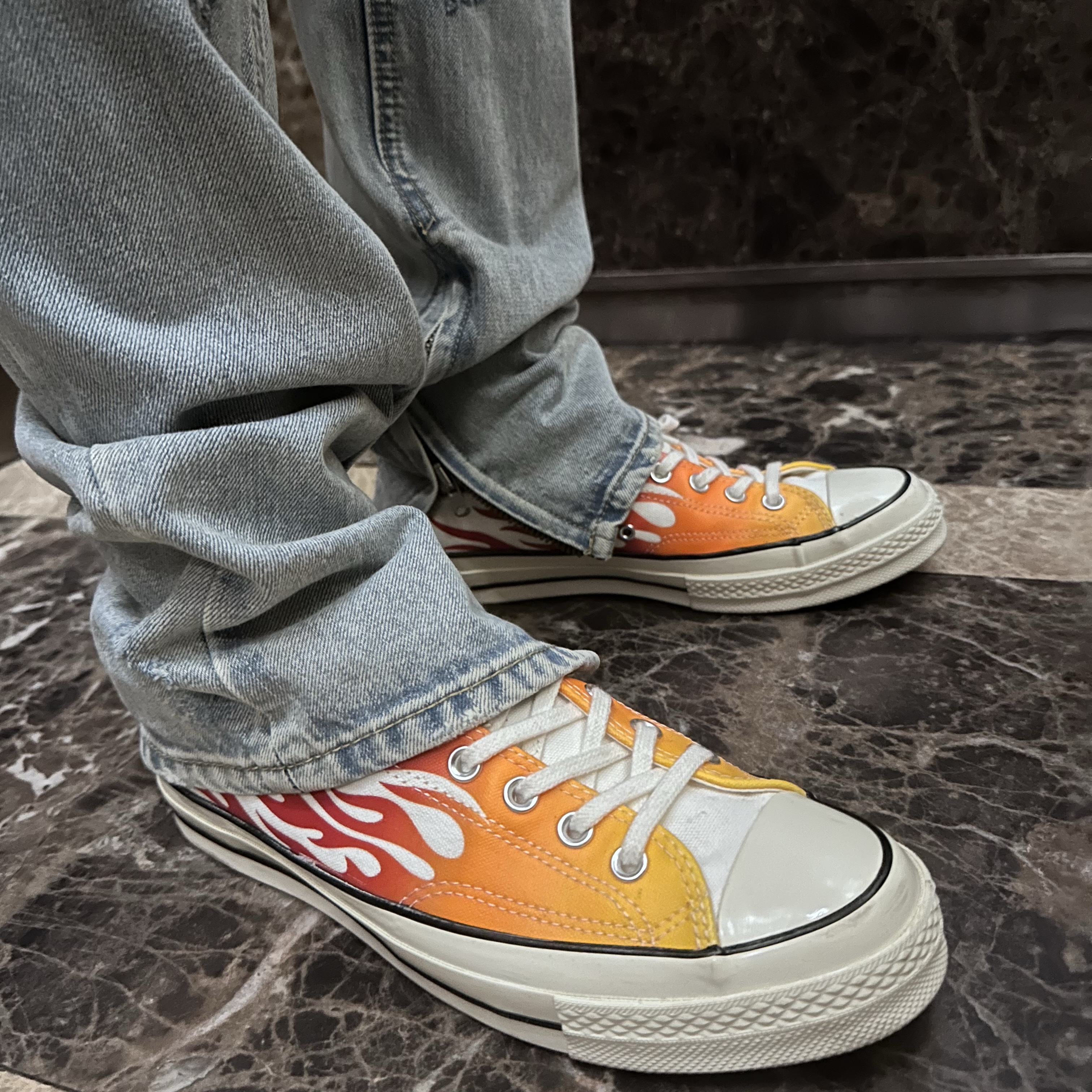 Converse Chuck 70 Ox Archive Print Flames White 착용 스타일 - 3