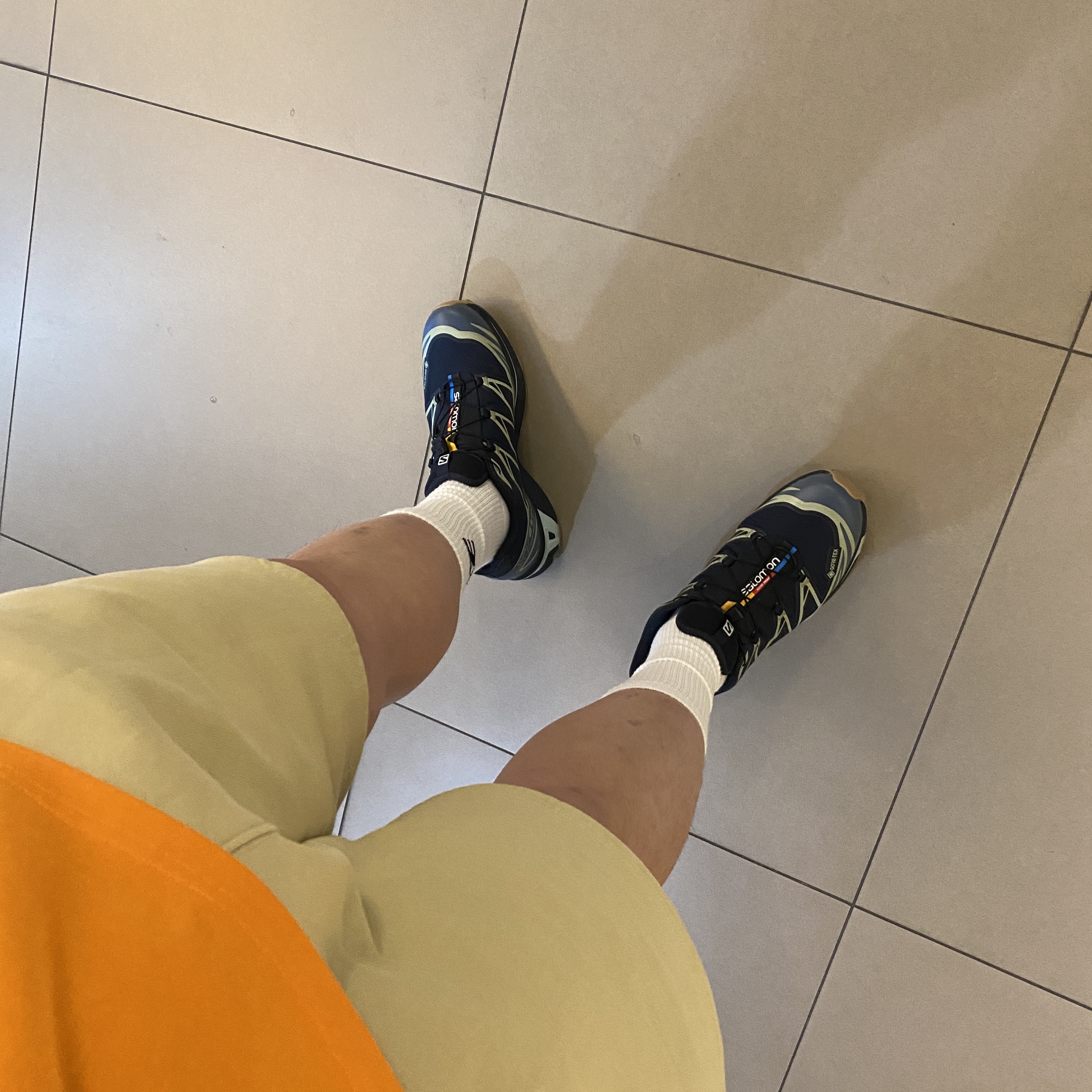 Salomon XT-6 GTX Carbon Bering Sea 착용 스타일