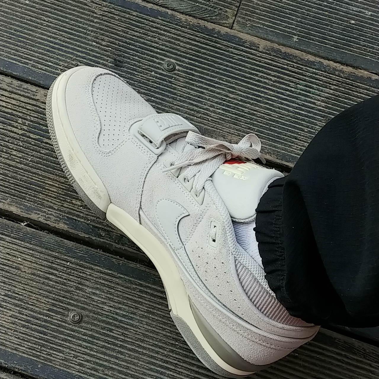 Nike Air Alpha Force 88 Light Bone and Coconut Milk 착용 스타일 - 2