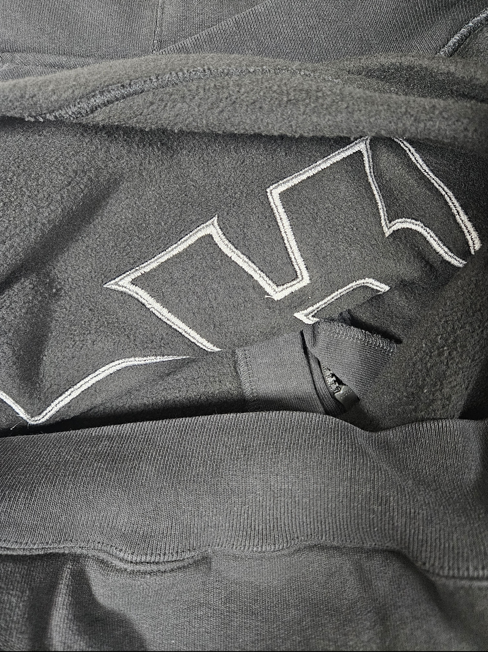 Supreme Wrapped Half Zip Hooded Sweatshirt Washed Black - 24SS 착용 스타일 - 3