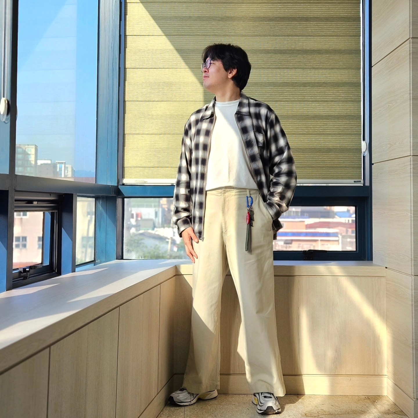 스투시 쉐도우 플래드 집 롱슬리브 셔츠 네이비, 리복 x 라이풀 프리미어 펌프 파리 그레이 착용 스타일 - 1