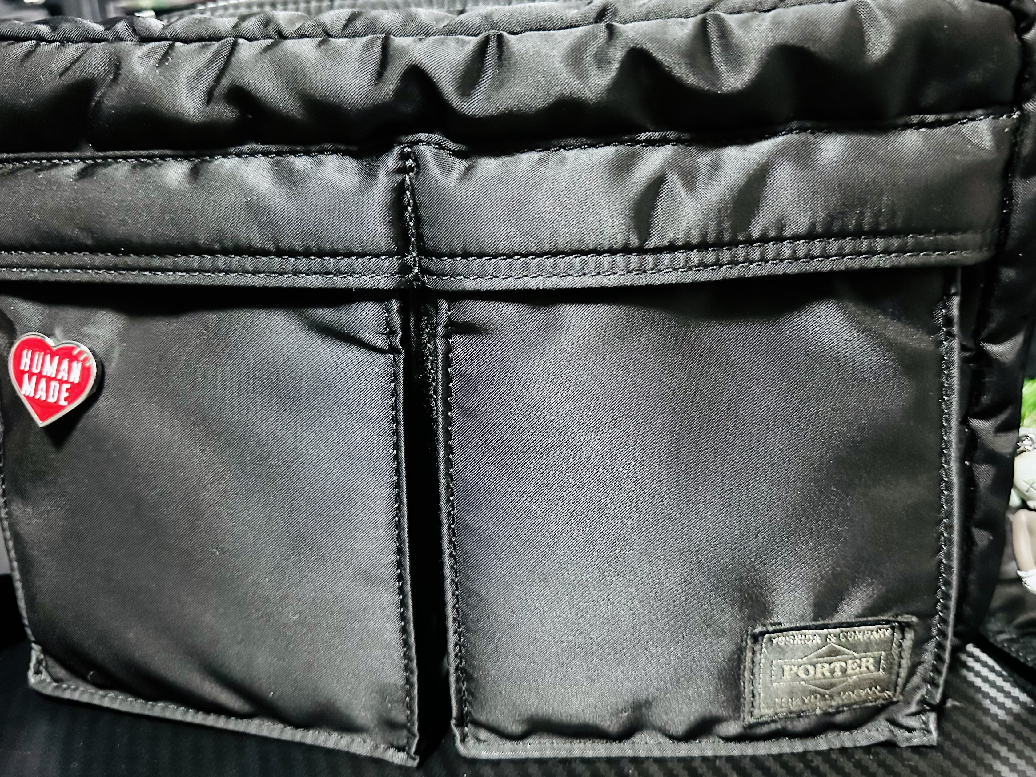 Human Made Heart Pin Red, Porter Tanker Shoulder Bag S Black 착용 스타일 - 2