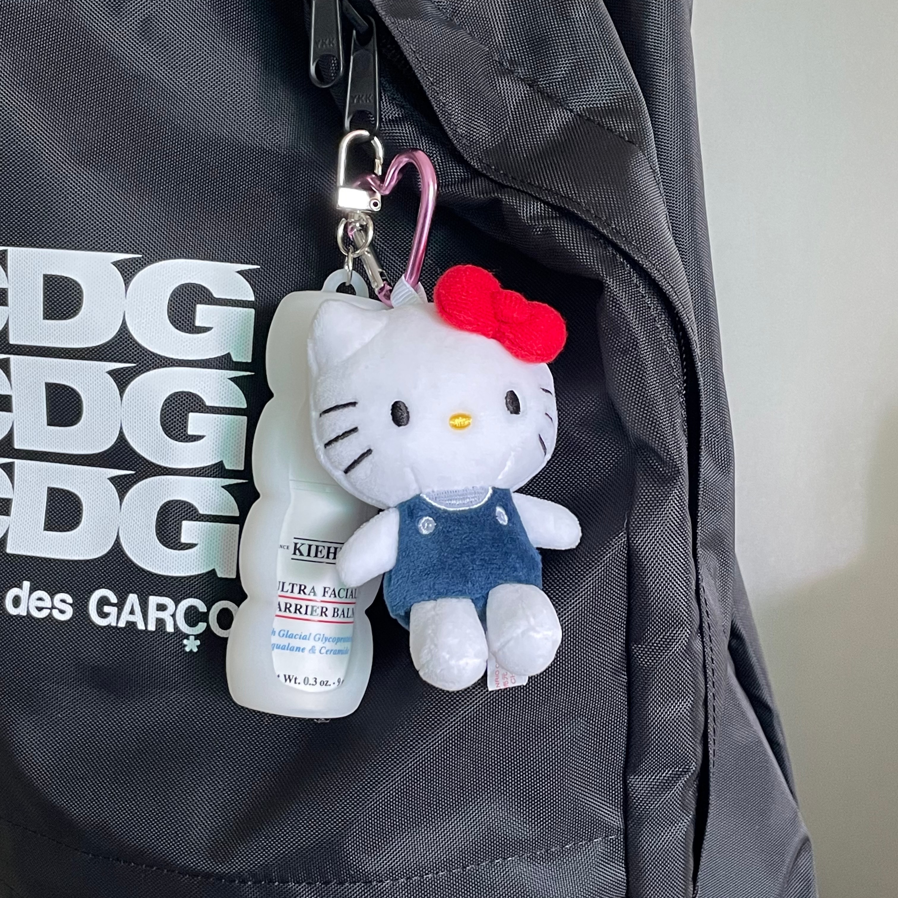 CDG Backpack Black, Sanrio Hello Kitty Mini Mascot Holder 착용 스타일