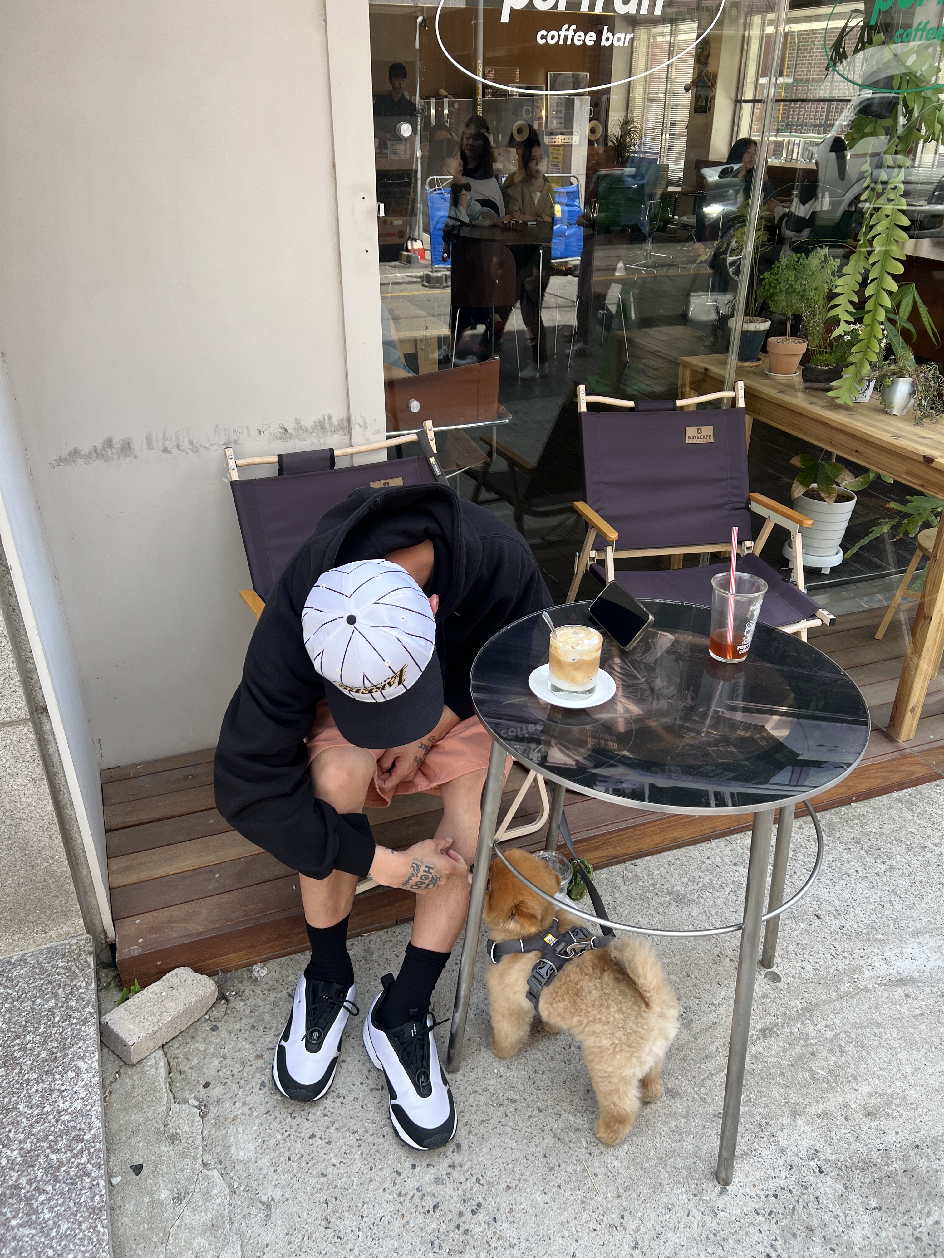Supreme Washed Corduroy Zip Up Shirt Tan - 24SS, Supreme Small Box Zip Up Hooded Sweatshirt Black - 23FW 착용 스타일 - 1
