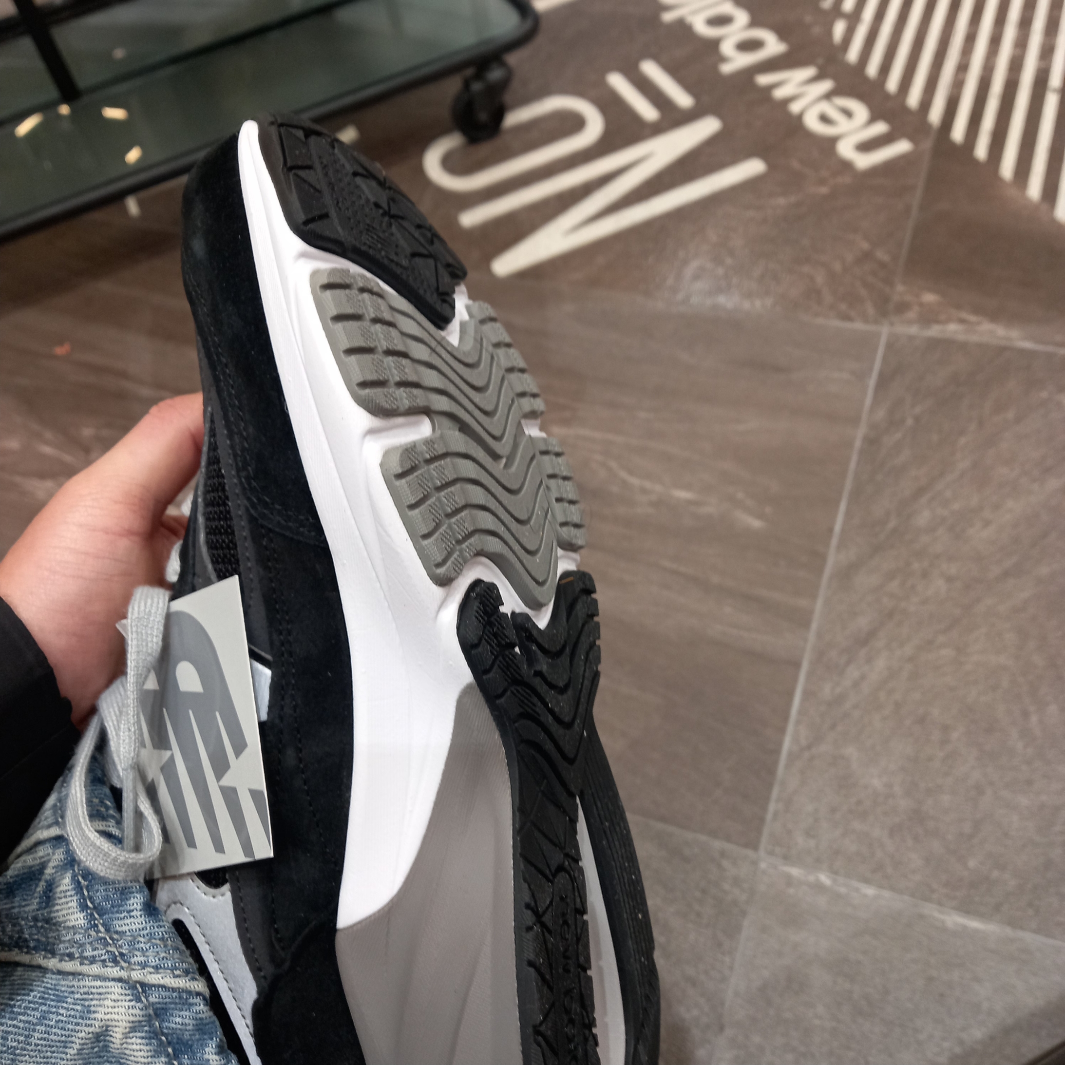 New Balance 990v6 Made in USA Black White 착용 스타일 - 5
