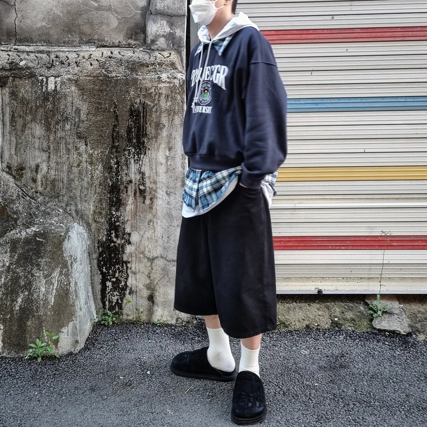 Kinchi x Yiyae Bone Mule Black, Project G/R 3 Layered Top Black 착용 스타일 - 1
