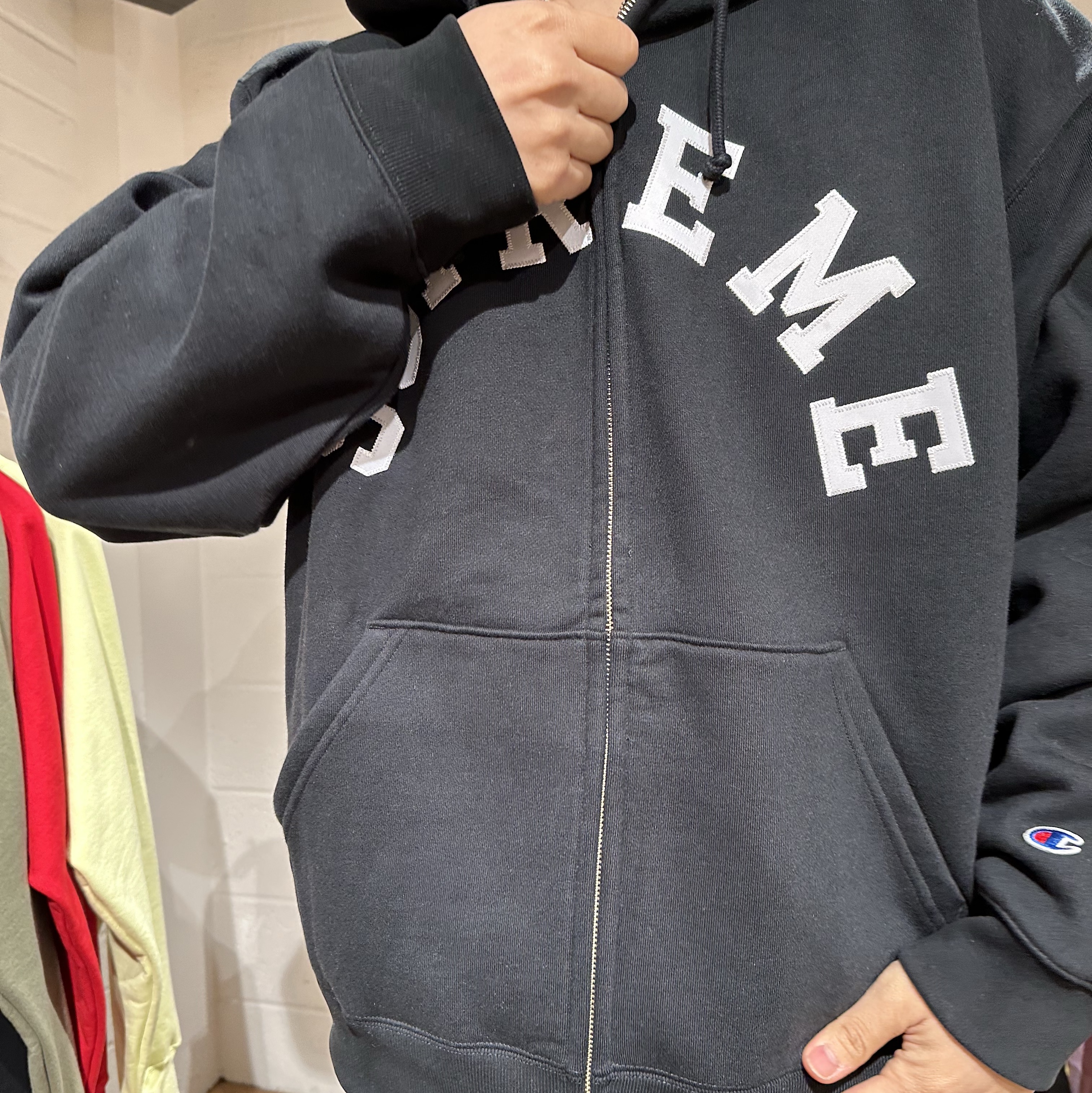 Supreme x Champion Zip Up Hooded Sweatshirt Black - 24SS 착용 스타일