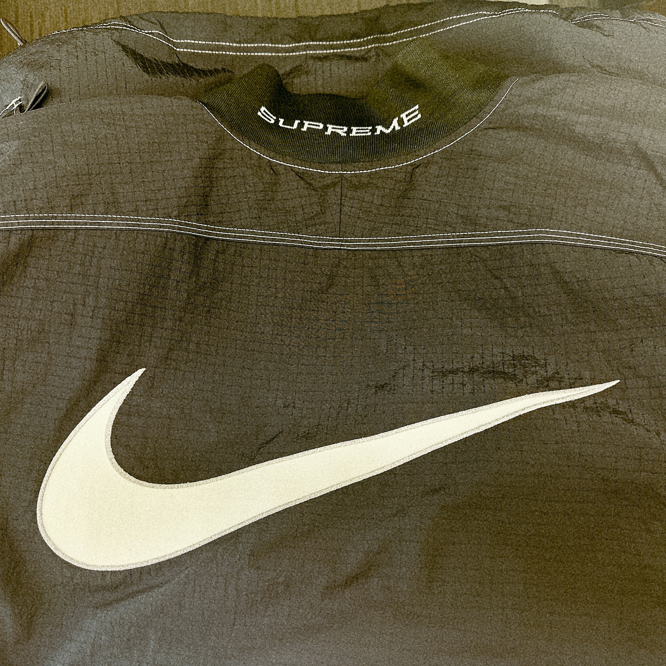 Supreme x Nike Ripstop Pullover Black - 24SS, Supreme Skeleton T-Shirt White - 23FW 착용 스타일 - 1