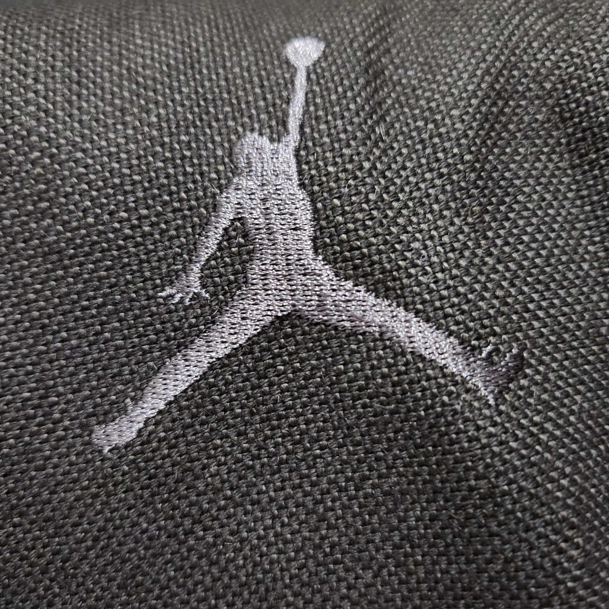 Jordan x Travis Scott Jumpman Jack TR Sail and Dark Mocha 착용 스타일 - 3