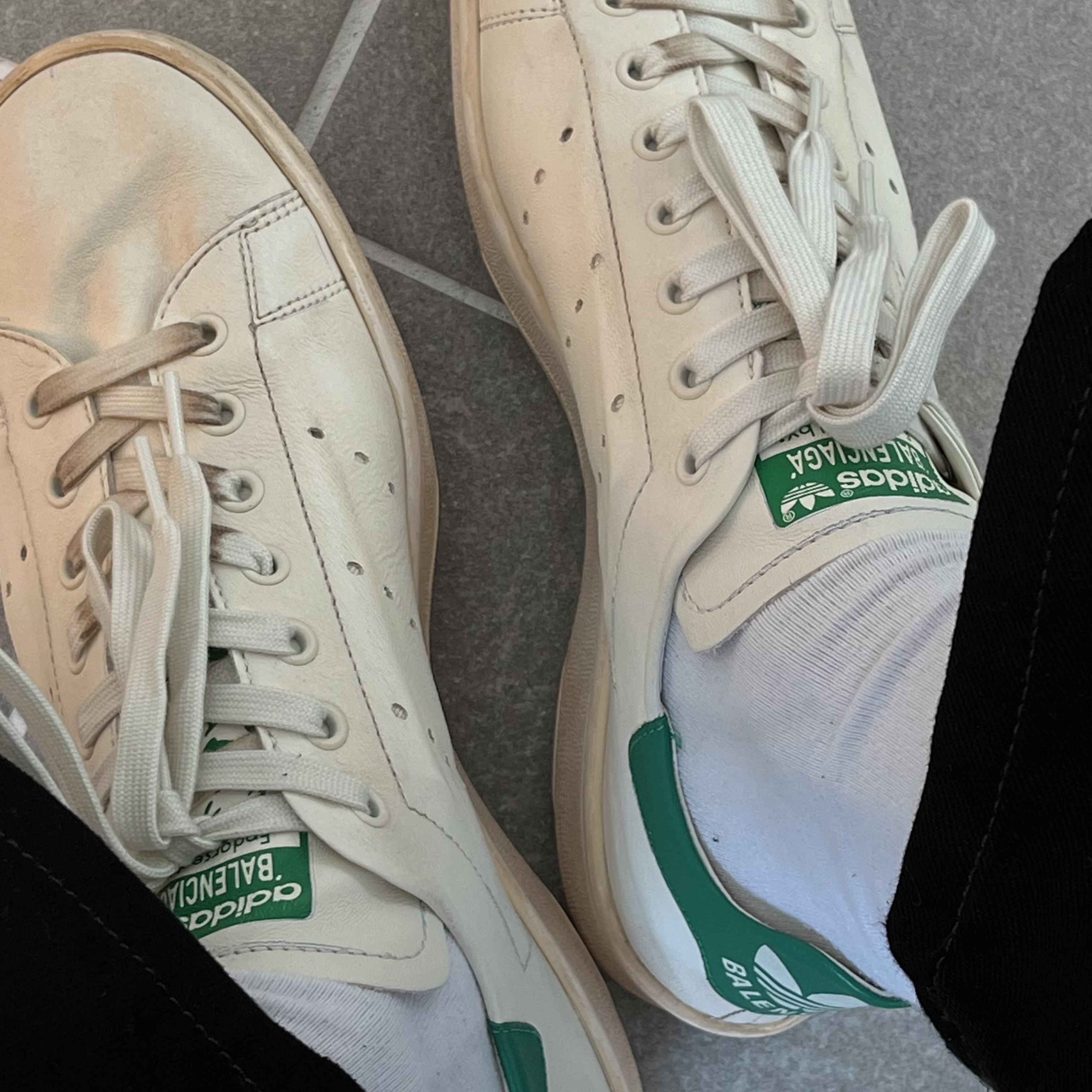 Balenciaga x Adidas Stan Smith Worn Out White Green 착용 스타일 - 4