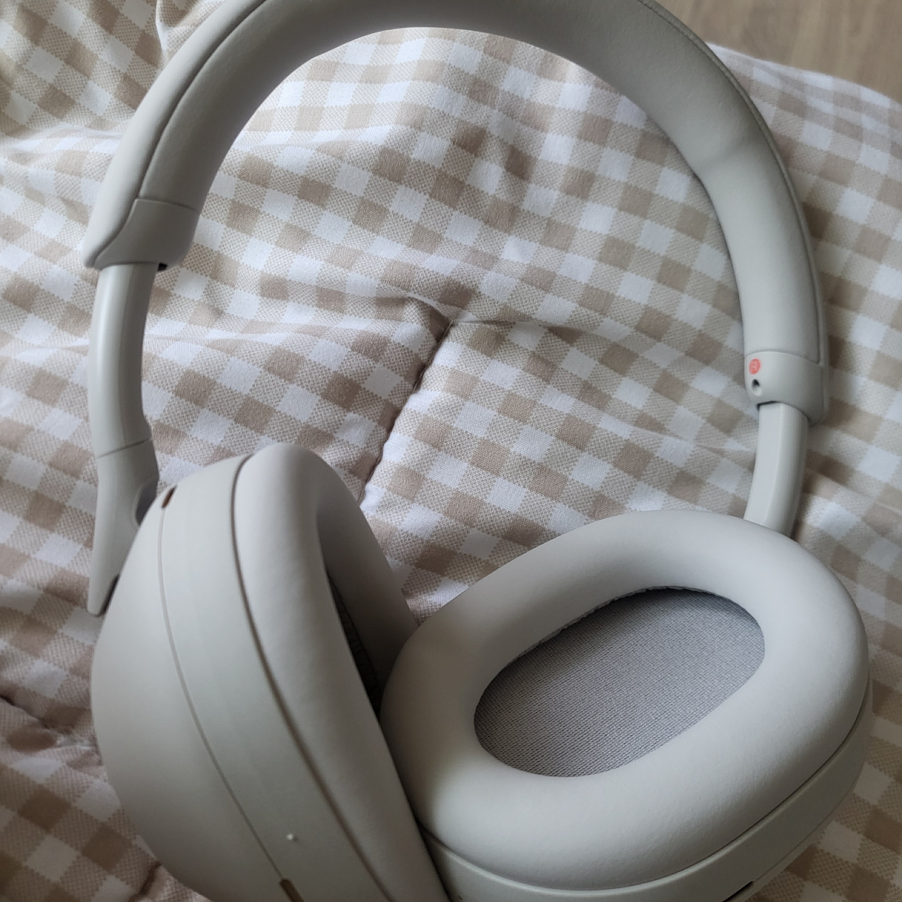 Sony WH-1000XM5 Silver (Sony Korea Ver.) 착용 스타일