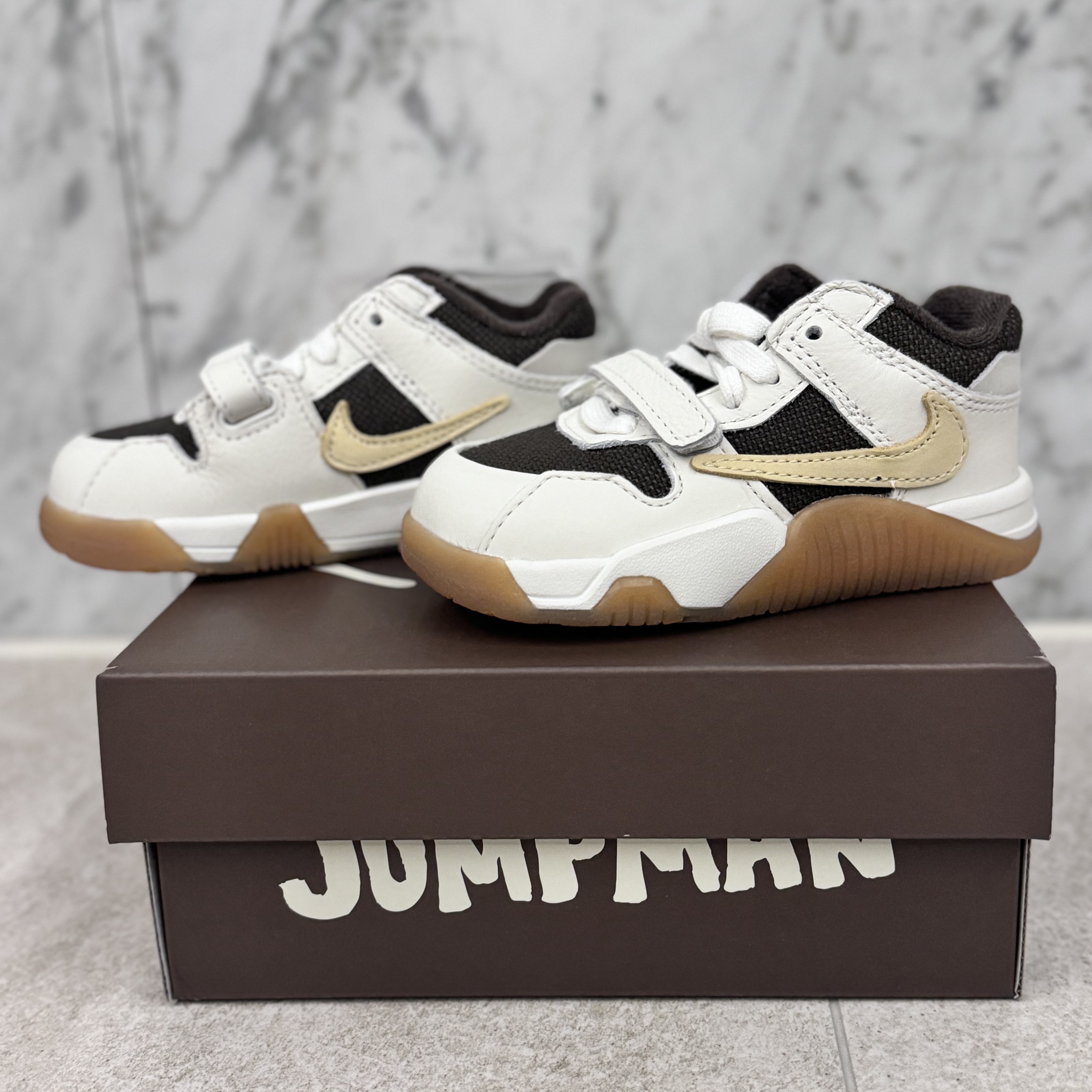 (TD) Jordan x Travis Scott Jumpman Jack TR Sail and Dark Mocha 착용 스타일 - 2