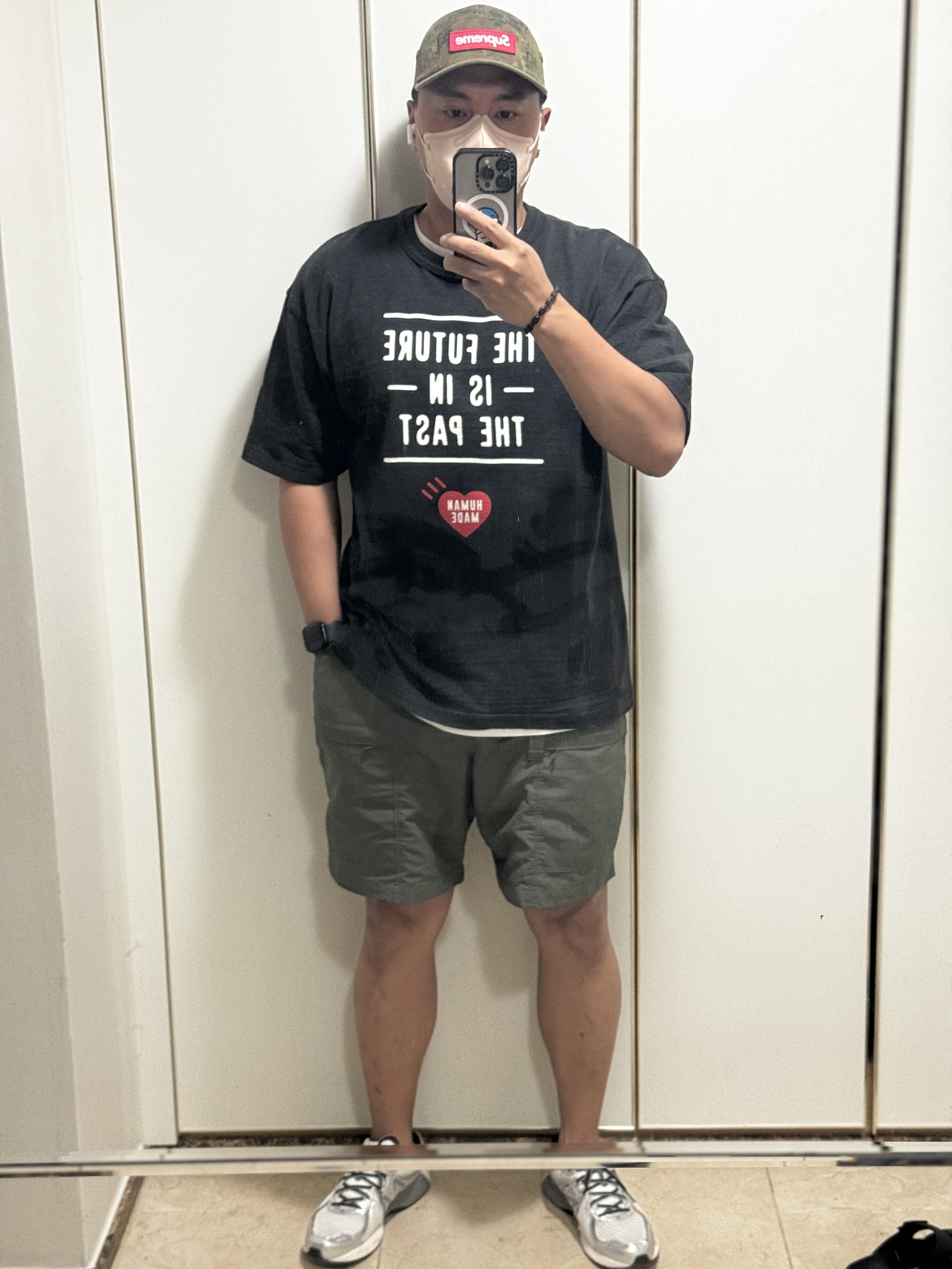 Human Made Graphic T-Shirt #03 Black, New Balance 860v2 Optic White 착용 스타일 - 1