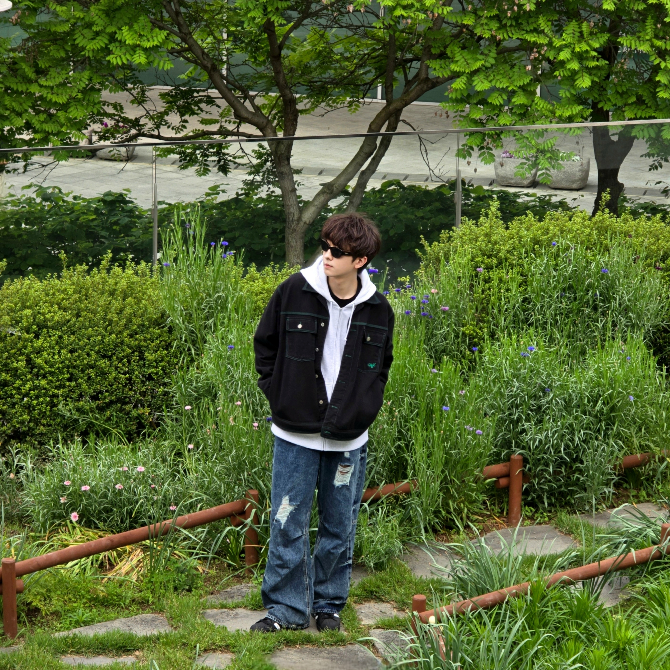 Stussy Stock DSM Ginza Zip Hoodie Ash Heather 2023, Adidas Superstar Core Black White 착용 스타일 - 5