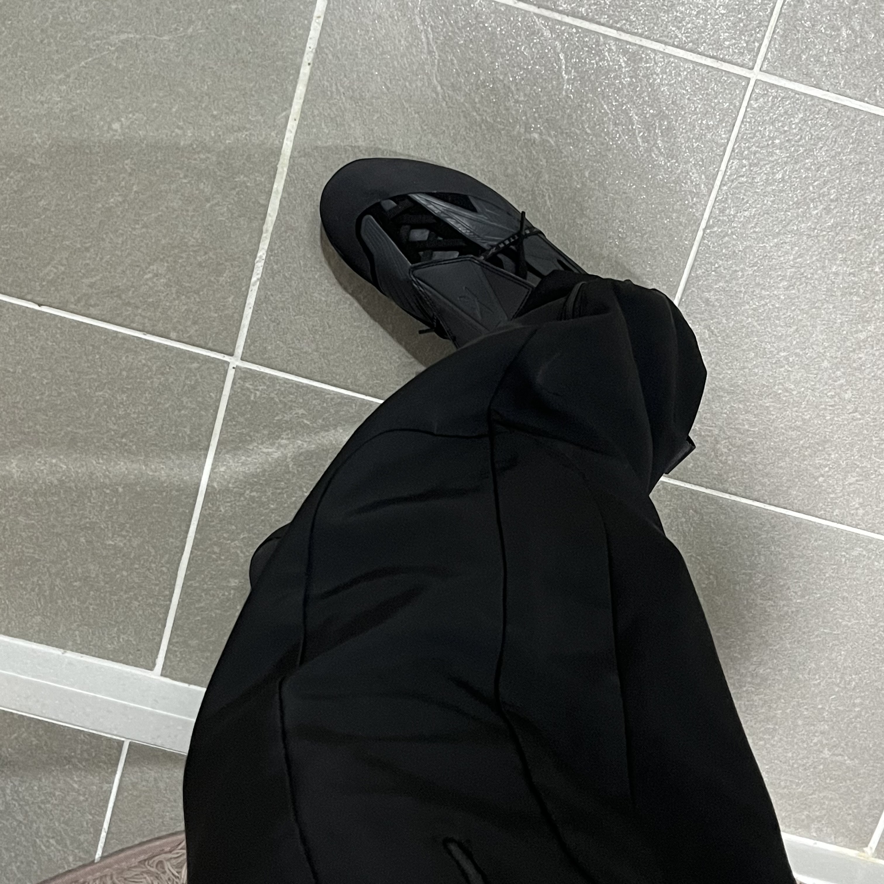 Reebok x Botter Energia Bo Kets Triple Black 착용 스타일 - 2