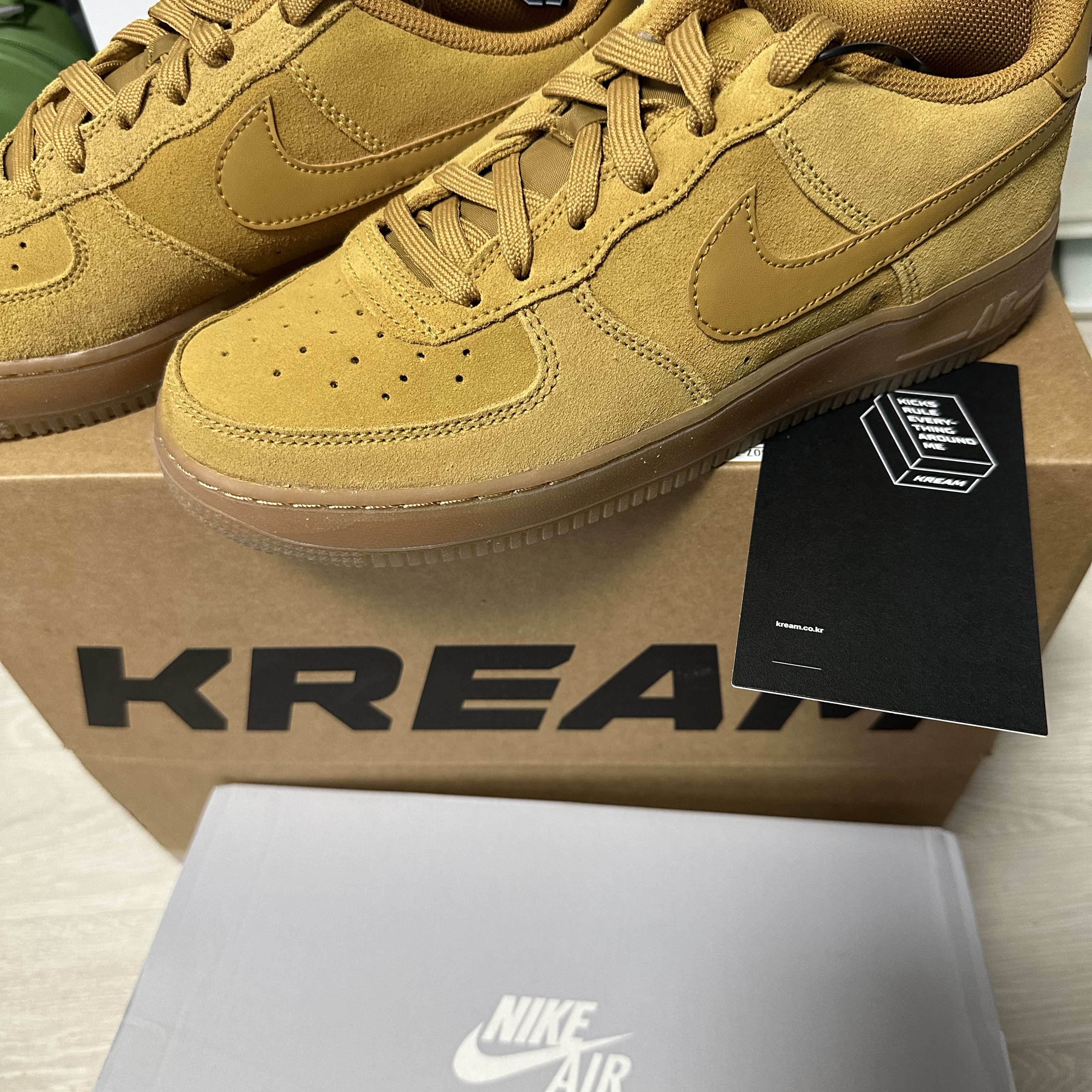 (GS) Nike Air Force 1 LV8 3 Wheat 착용 스타일
