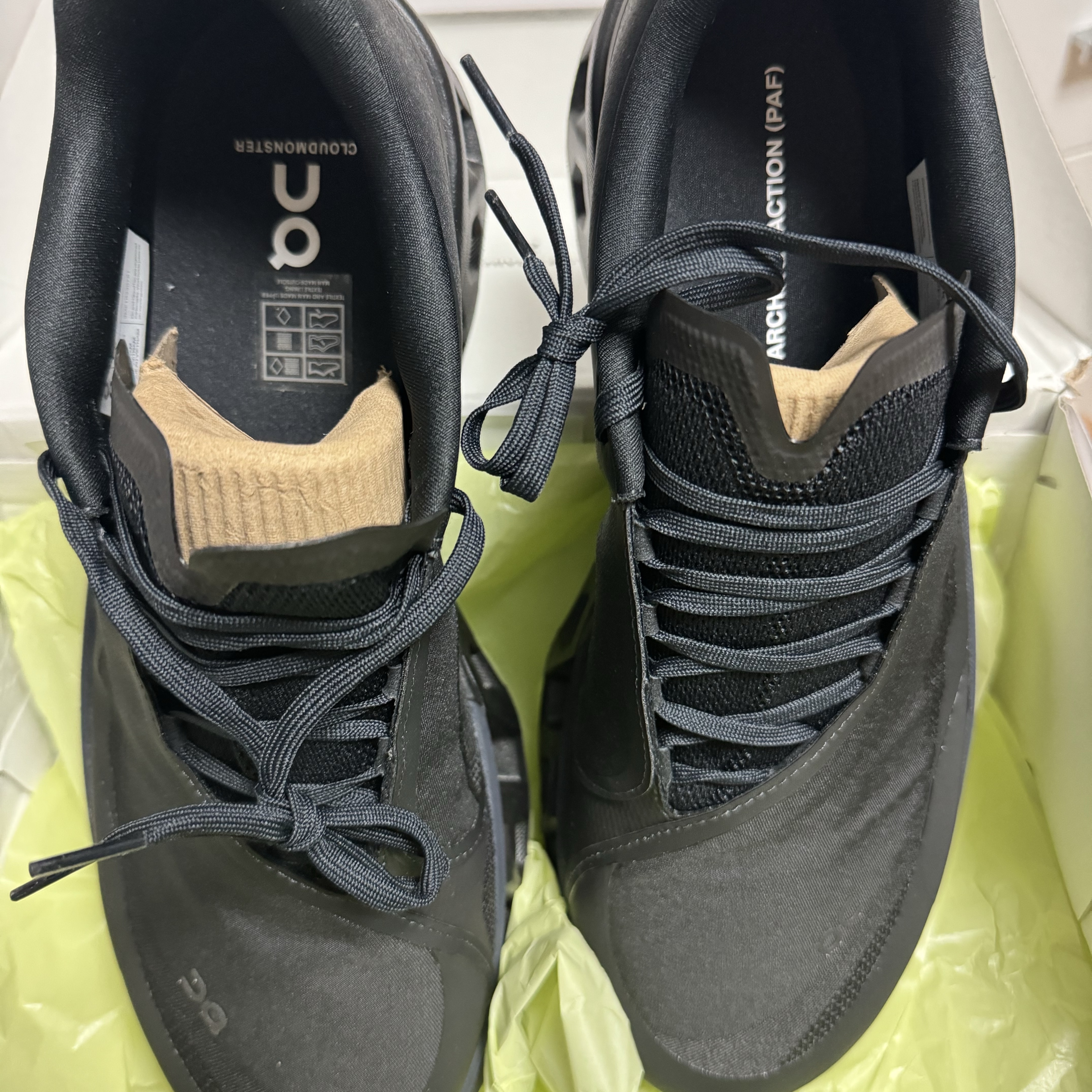 On Running x Post Archive Faction (Paf) Cloudmonster 2 Black Magnet 착용 스타일