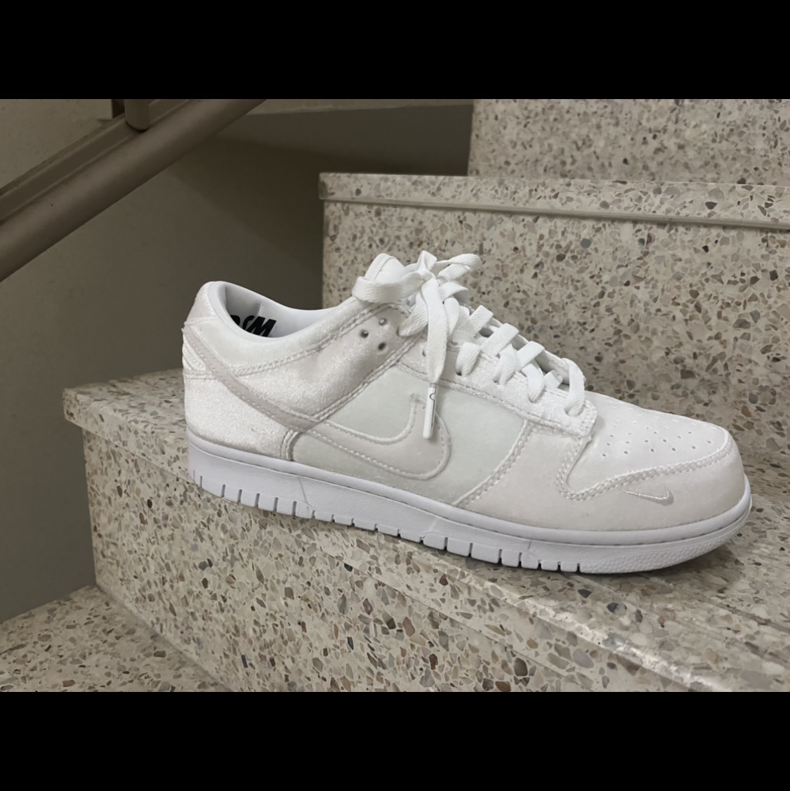 Nike x DSM Dunk Low Velvet White 착용 스타일 - 2