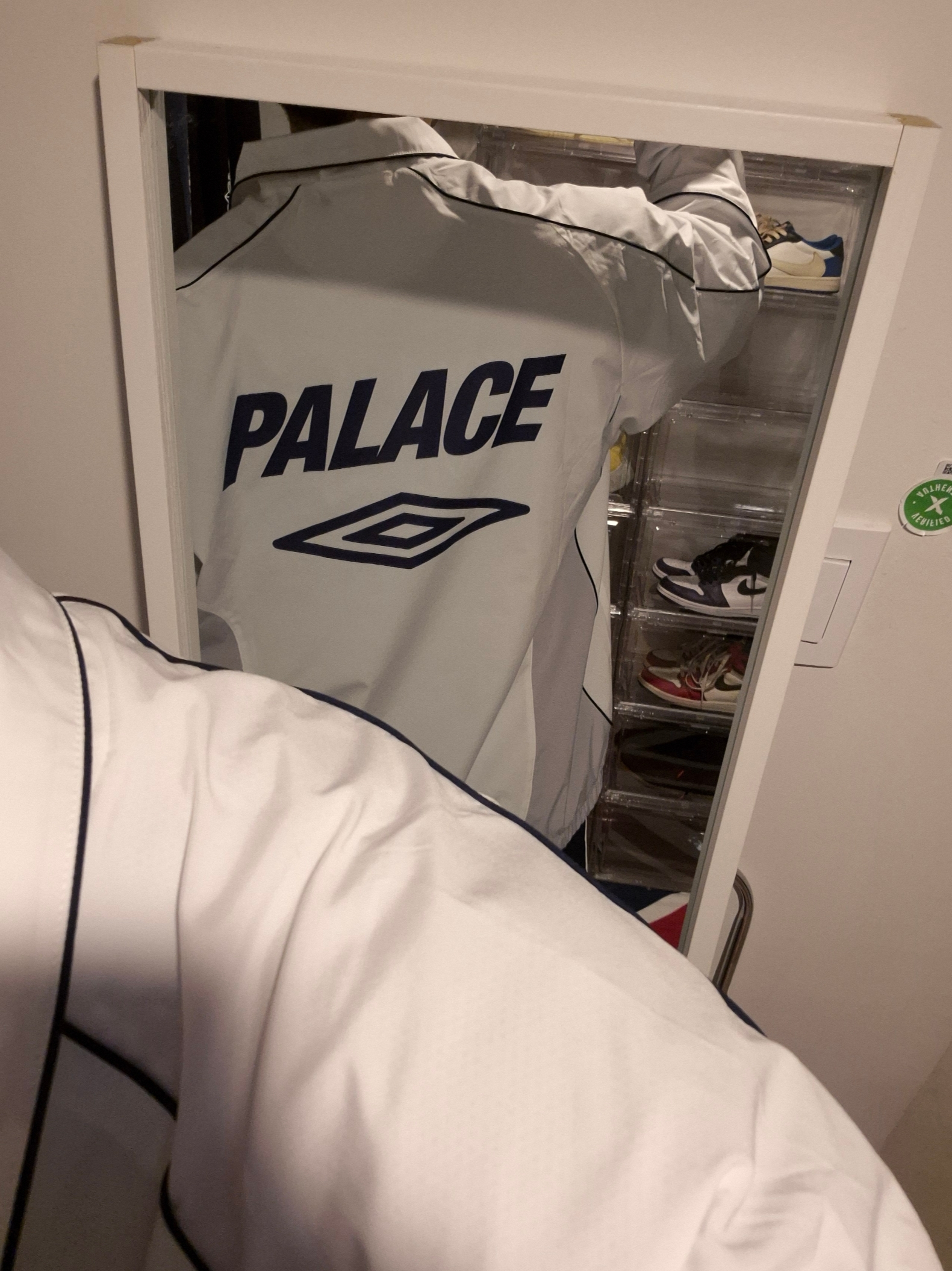 Palace x Umbro Track Jacket White - 24SS, Palace x Umbro Shorts Blue - 24SS 착용 스타일 - 3