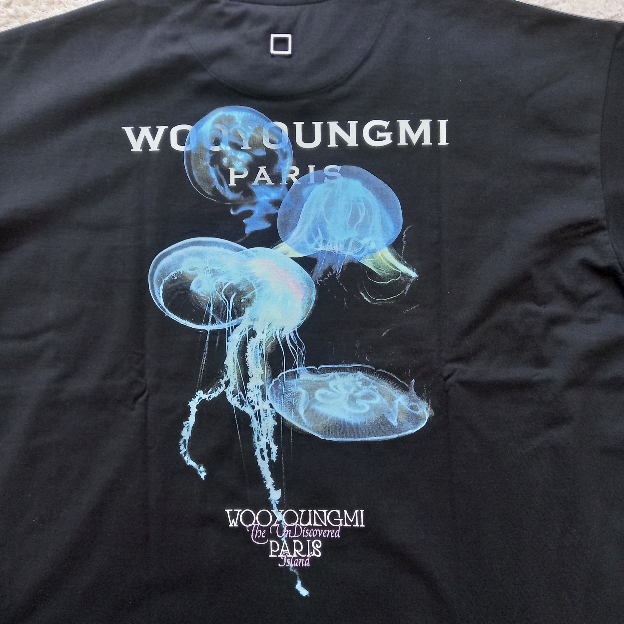 Wooyoungmi Luminous Jellyfish Back Logo T-Shirt Black - 24SS 착용 스타일 - 5