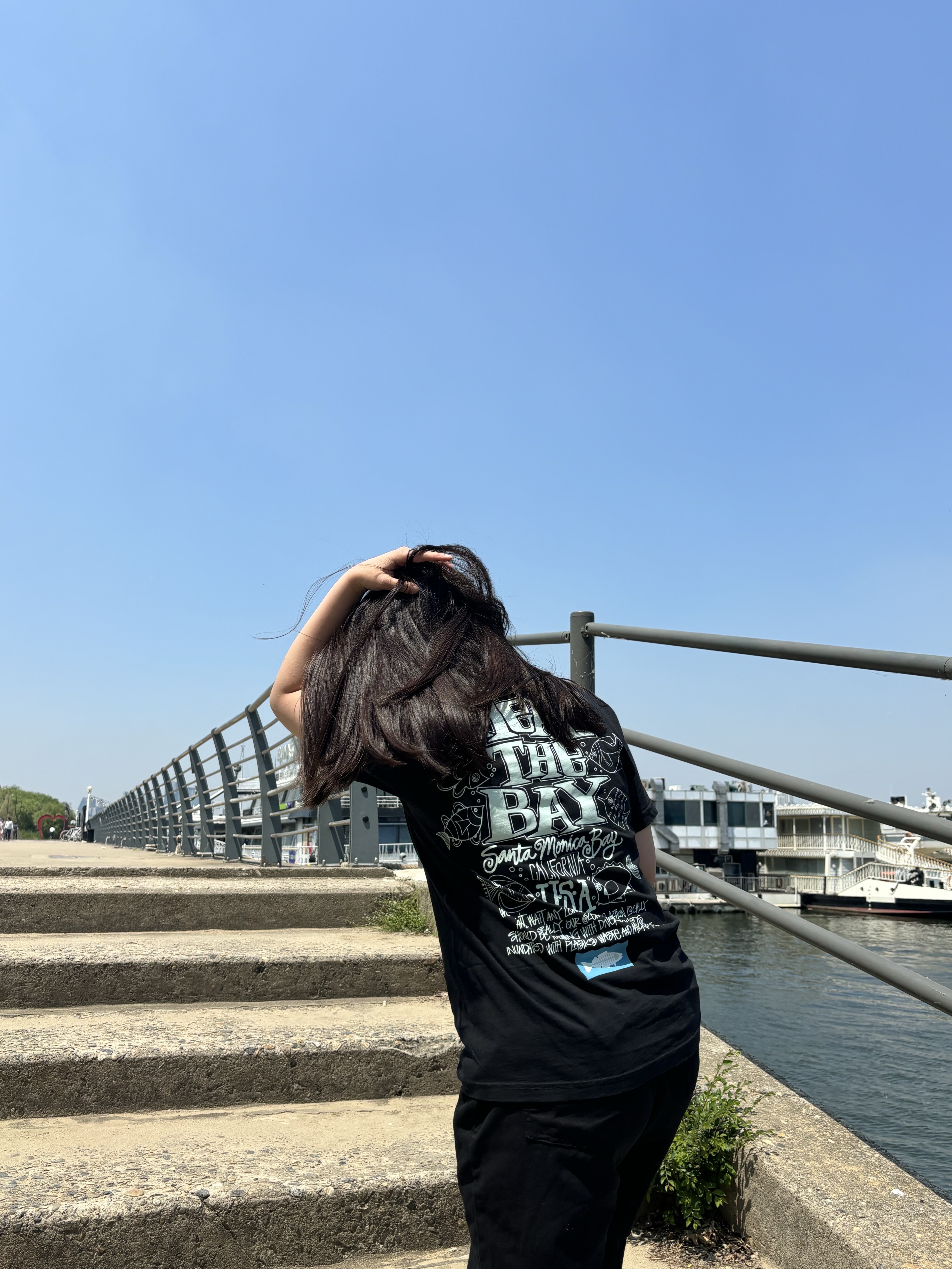 Stussy x Heal The Bay Ocean Pigment Dyed T-Shirt Black 착용 스타일 - 1