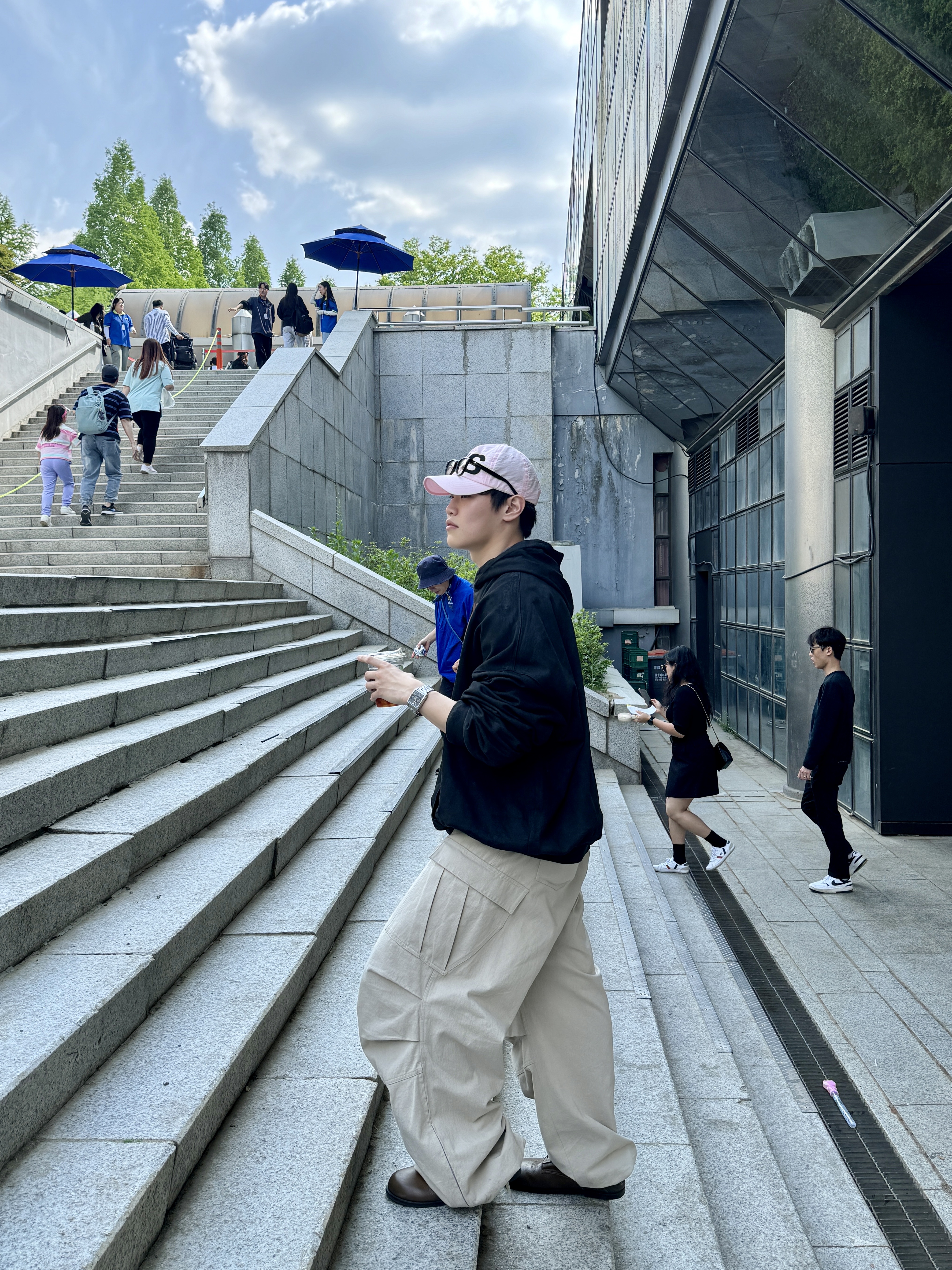 Nonnod Side Zip Cargo Pants Beige, Undermycar Death Eaters Oversized Hoodie Fiesta - 23FW (Stranger Exclusive) 착용 스타일 - 2