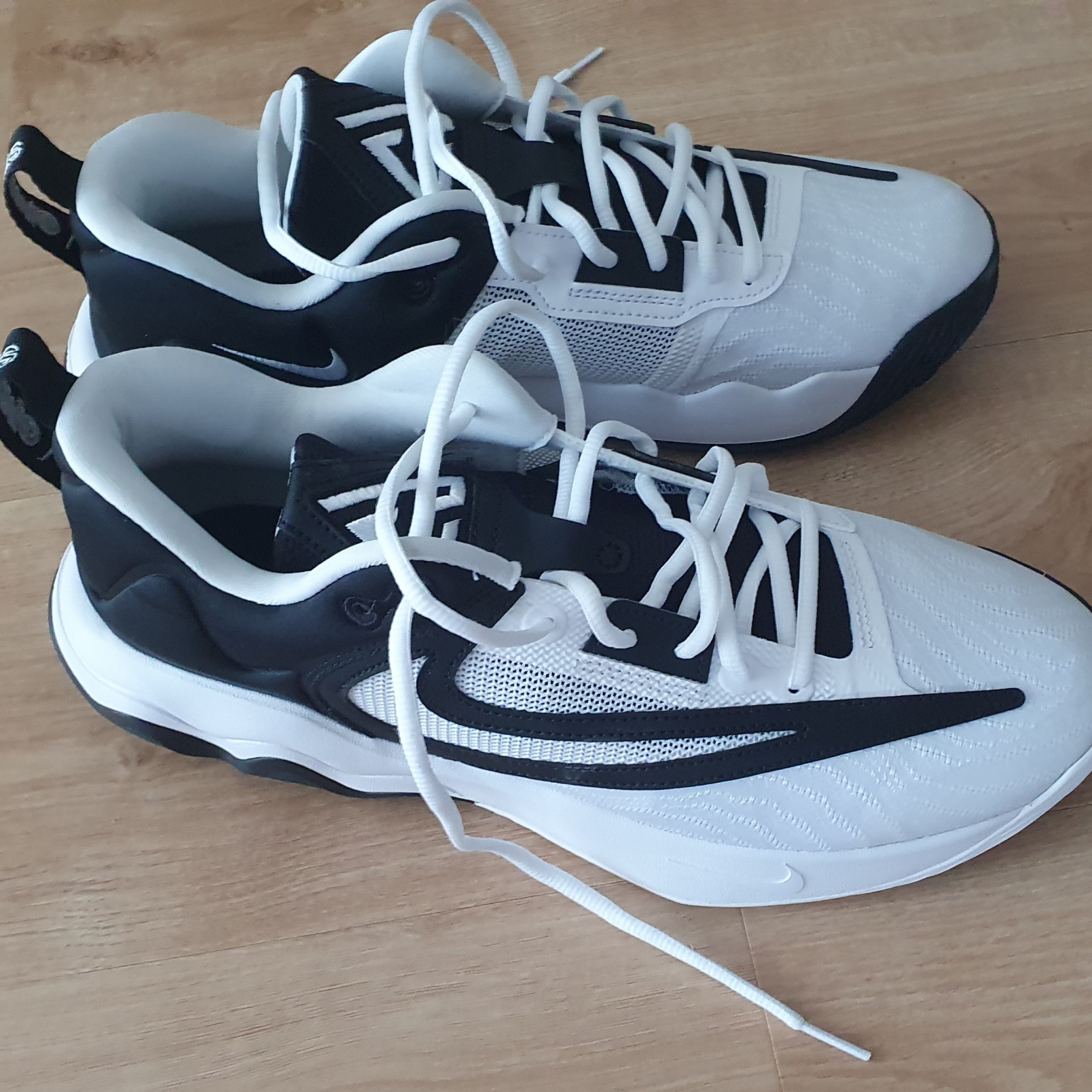 Nike Giannis Immortality 3 EP White Black 착용 스타일