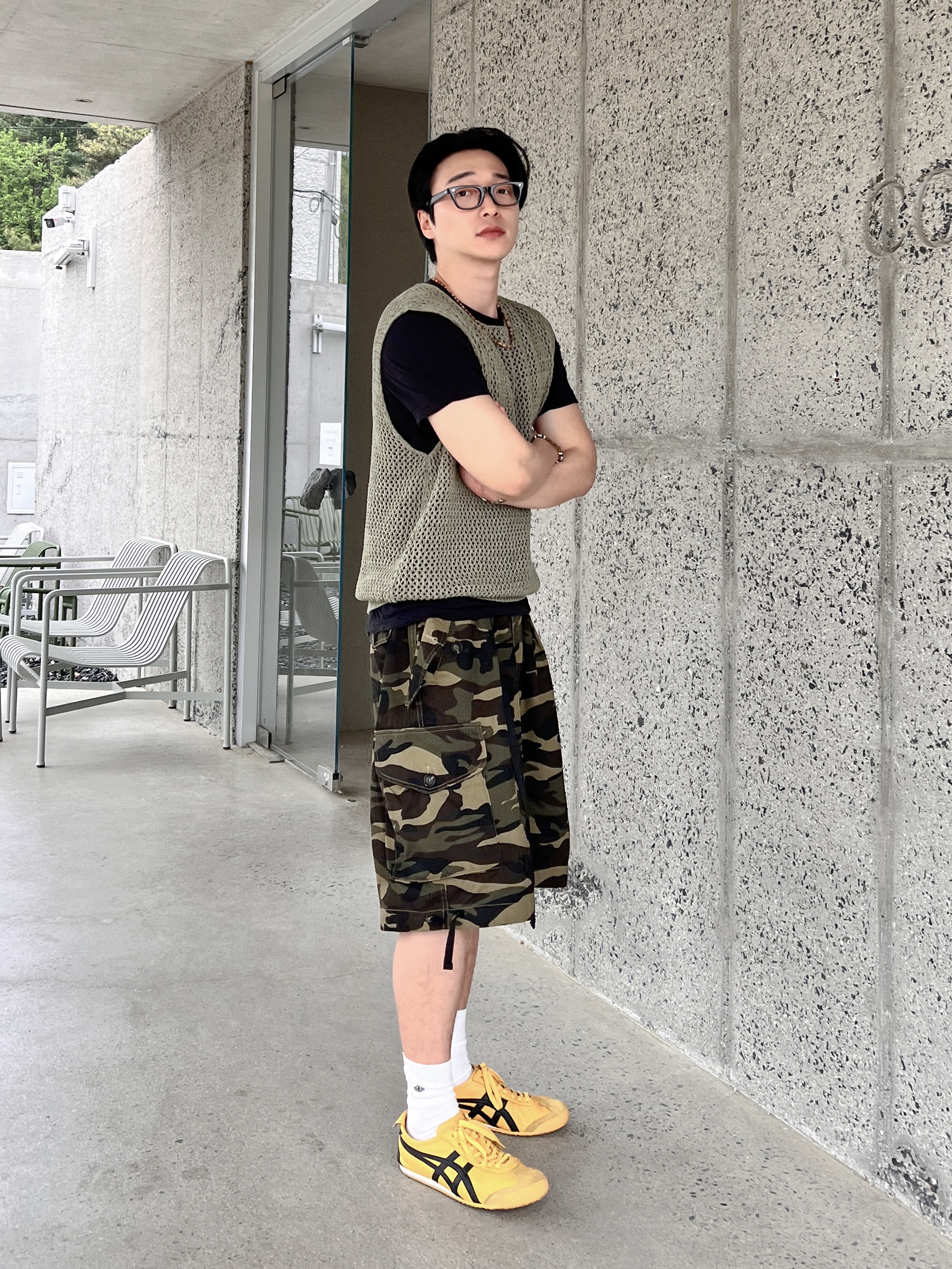 Onitsuka Tiger Mexico 66 Yellow Black 착용 스타일 - 2