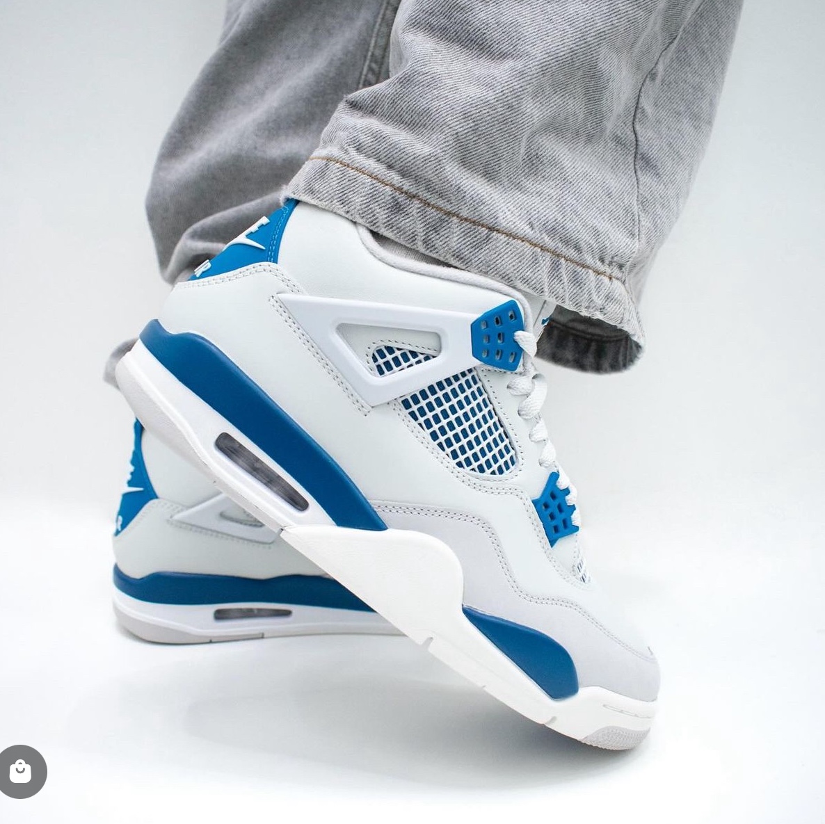 (GS) Jordan 4 Retro Industrial Blue 착용 스타일 - 1