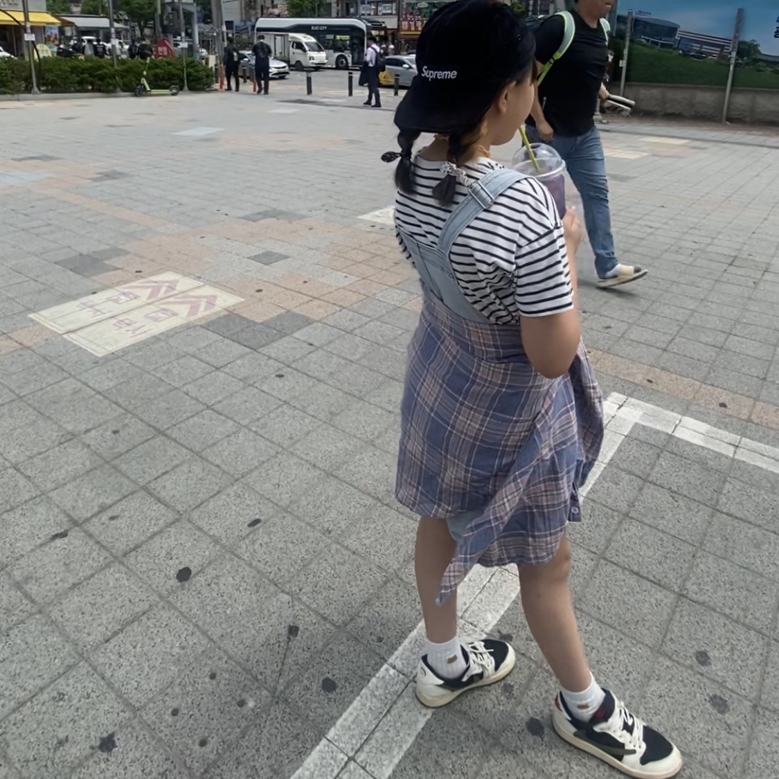 (PS) Jordan 1 x Travis Scott Retro Low OG SP Medium Olive, Supreme Velvet Camp Cap Black - 20FW 착용 스타일