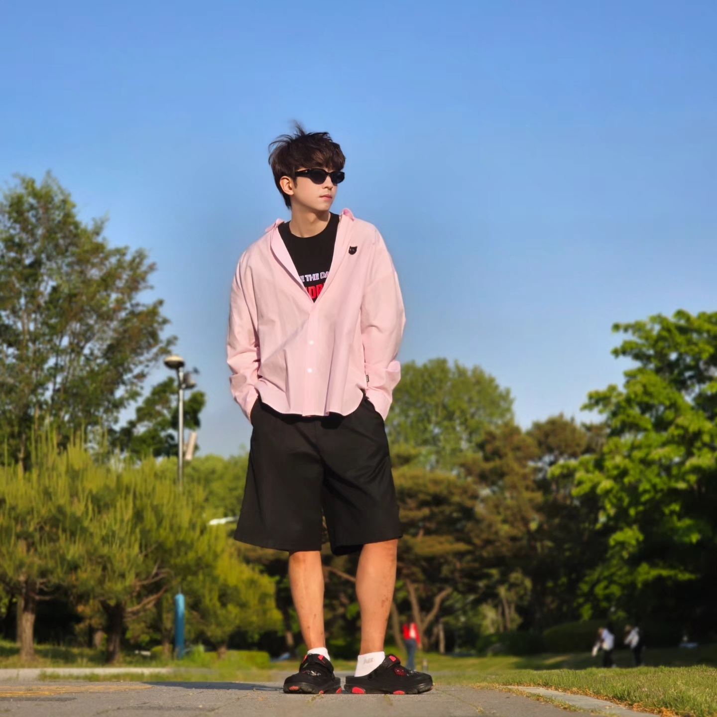 Crocs x Staple Classic All Terrain Clog Black, Millo Archive Minimalist Bermuda Half Pants Pine Green 착용 스타일 - 8