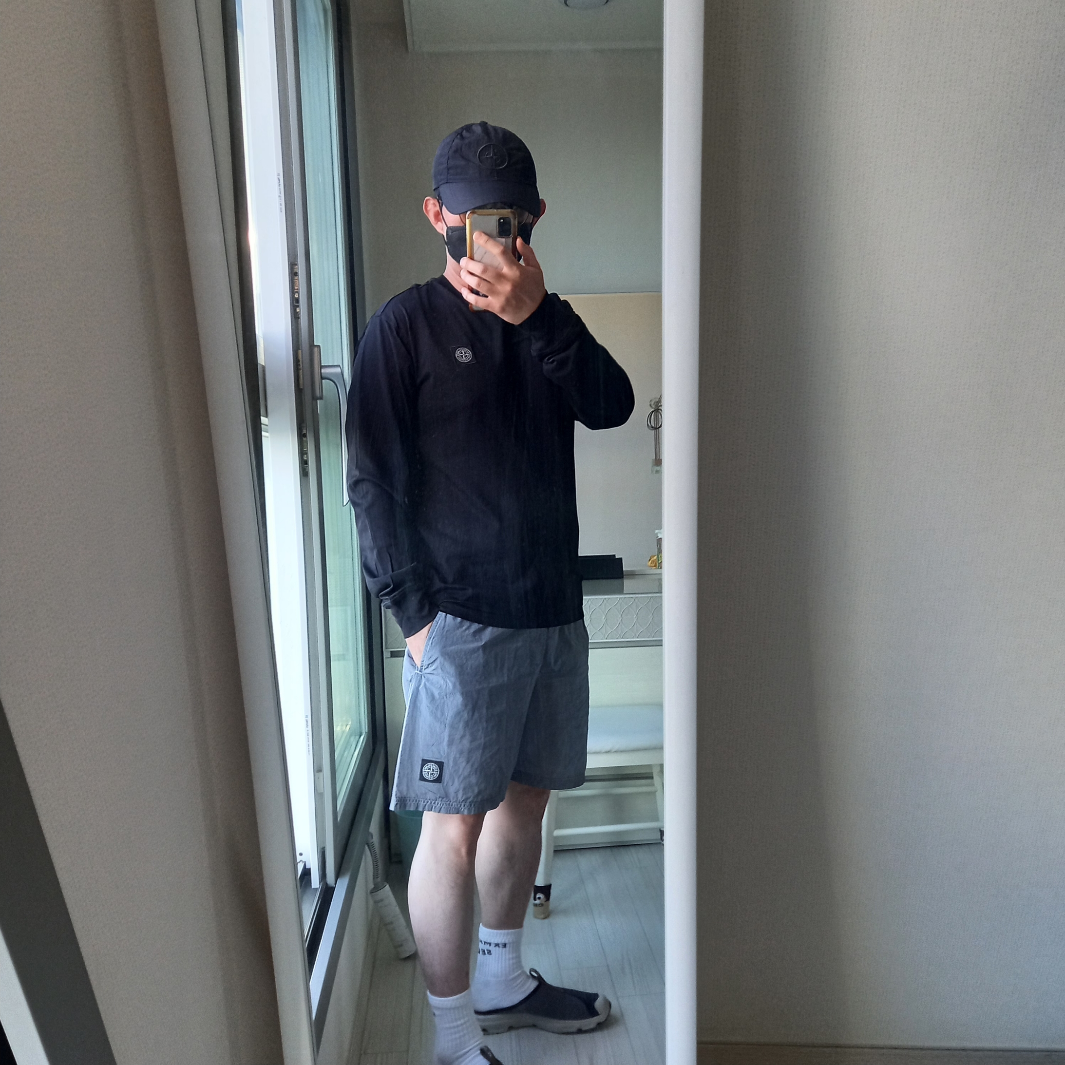 Stone Island 22713 Long Sleeve T-Shirt Black - 23SS, Stone Island B0943 Nylon Metal Swimming Trunk Sky Blue - 24SS 착용 스타일 - 1