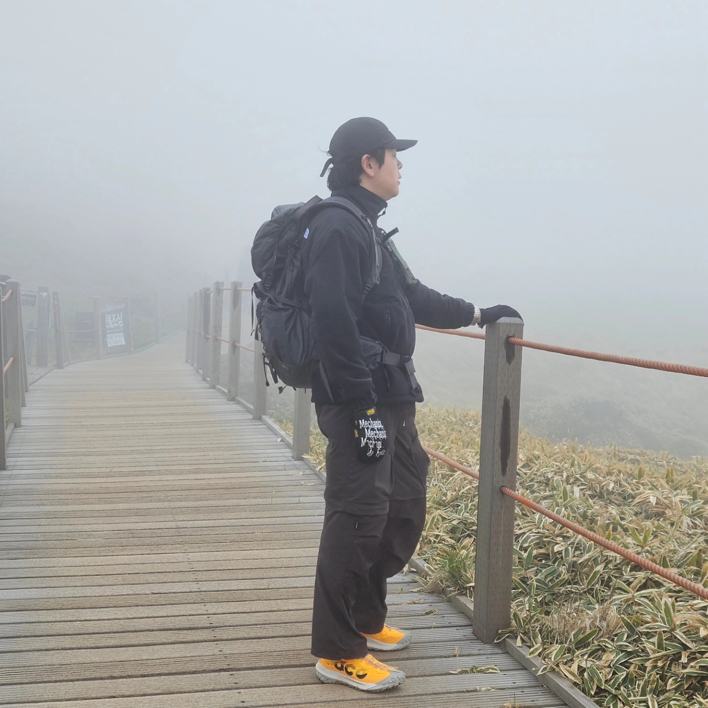 The North Face White Label New Utility Fleece Jacket Black, The North Face Norm Hat Black 착용 스타일 - 4