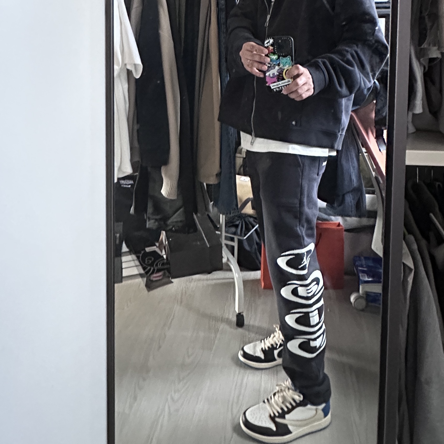 Jordan x Travis Scott Full-Zip Hoodie Black (DZ5500-010), Jordan x Travis Scott Fleece Pants Black (DZ5508-045) 착용 스타일 - 1