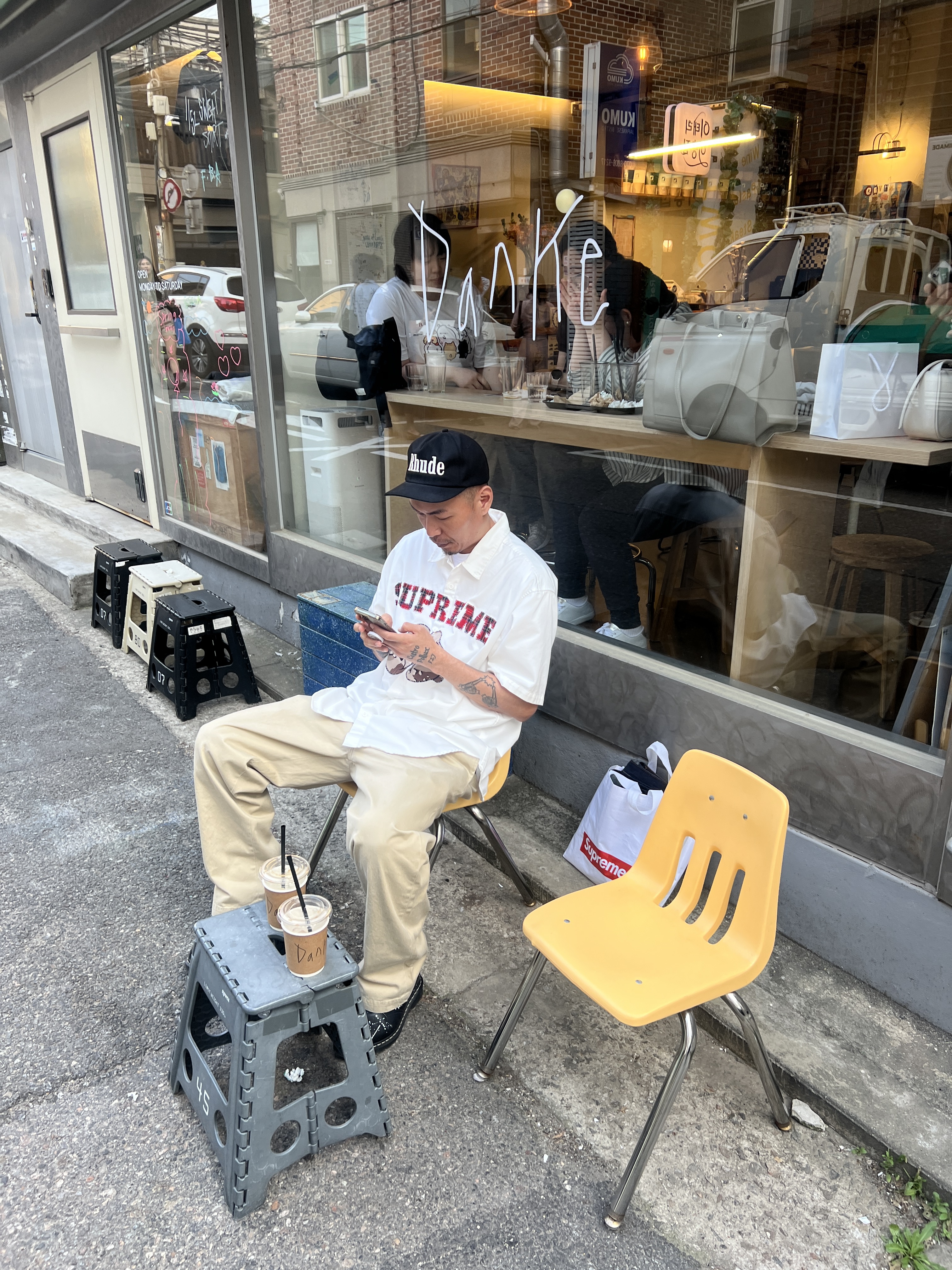 Supreme Chino Pant Tan - 24SS, Supreme Bunnies S/S Work Shirt White - 23SS 착용 스타일 - 1