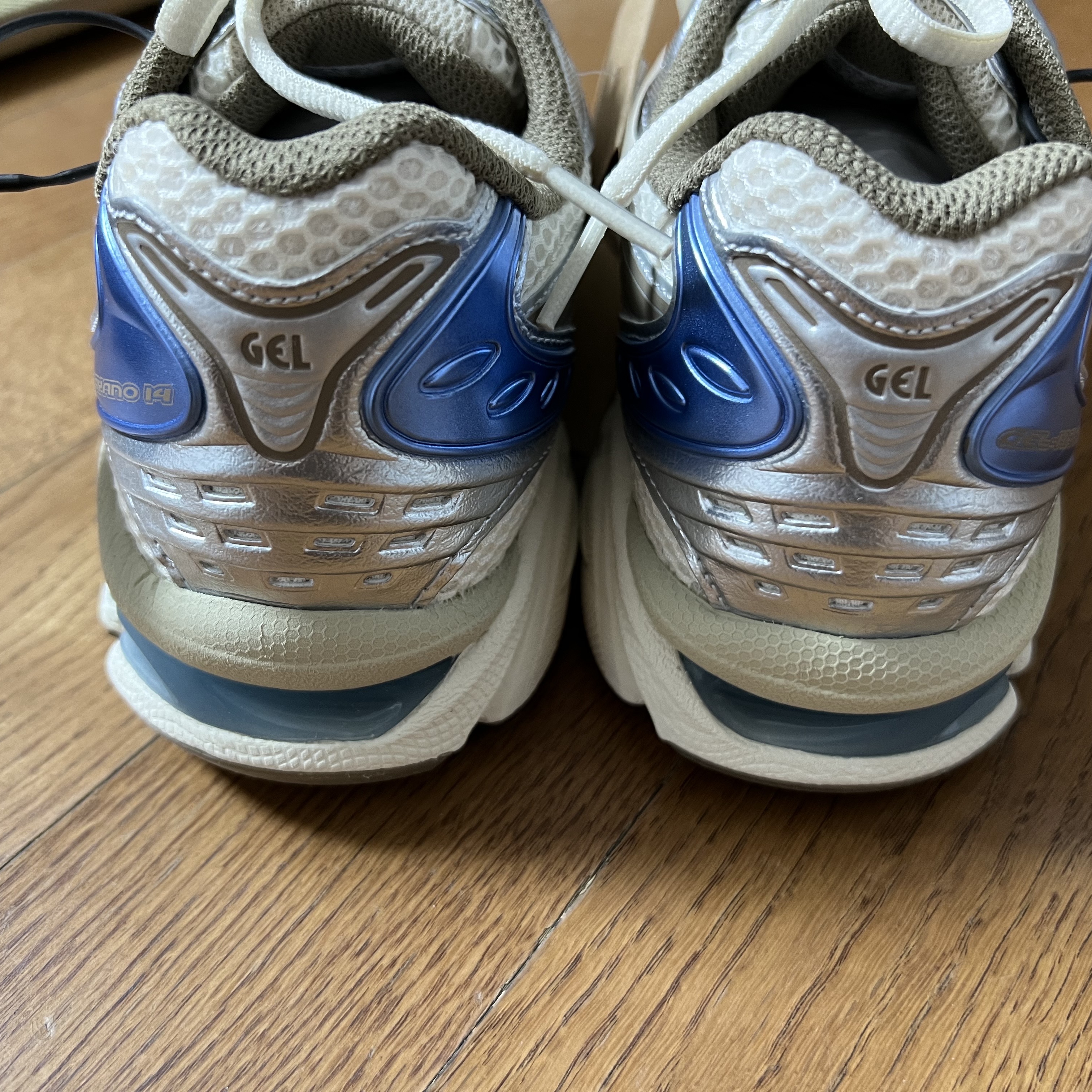 (W) Asics Gel-Kayano 14 Cream Pepper 착용 스타일 - 4