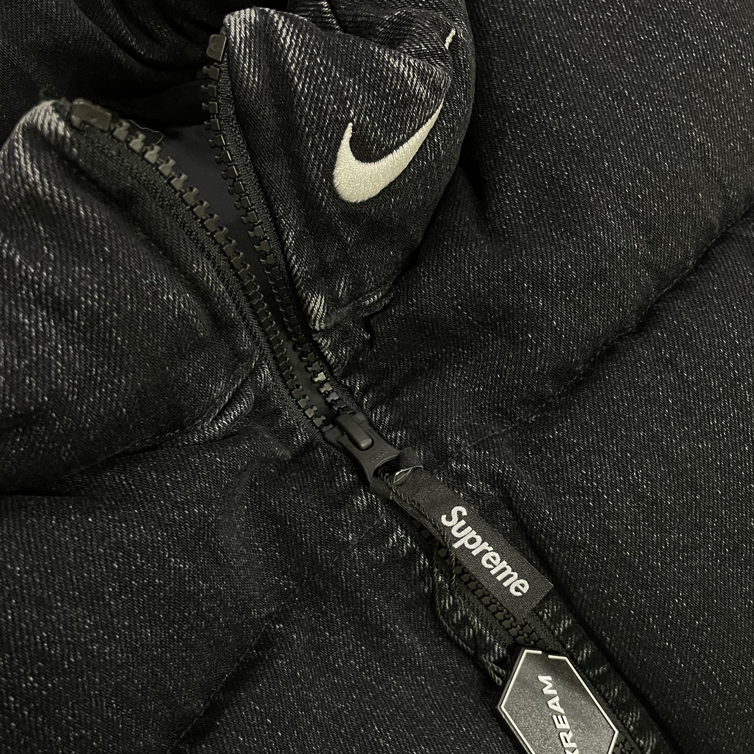 Supreme x Nike Denim Puffer Vest Black - 24SS 착용 스타일