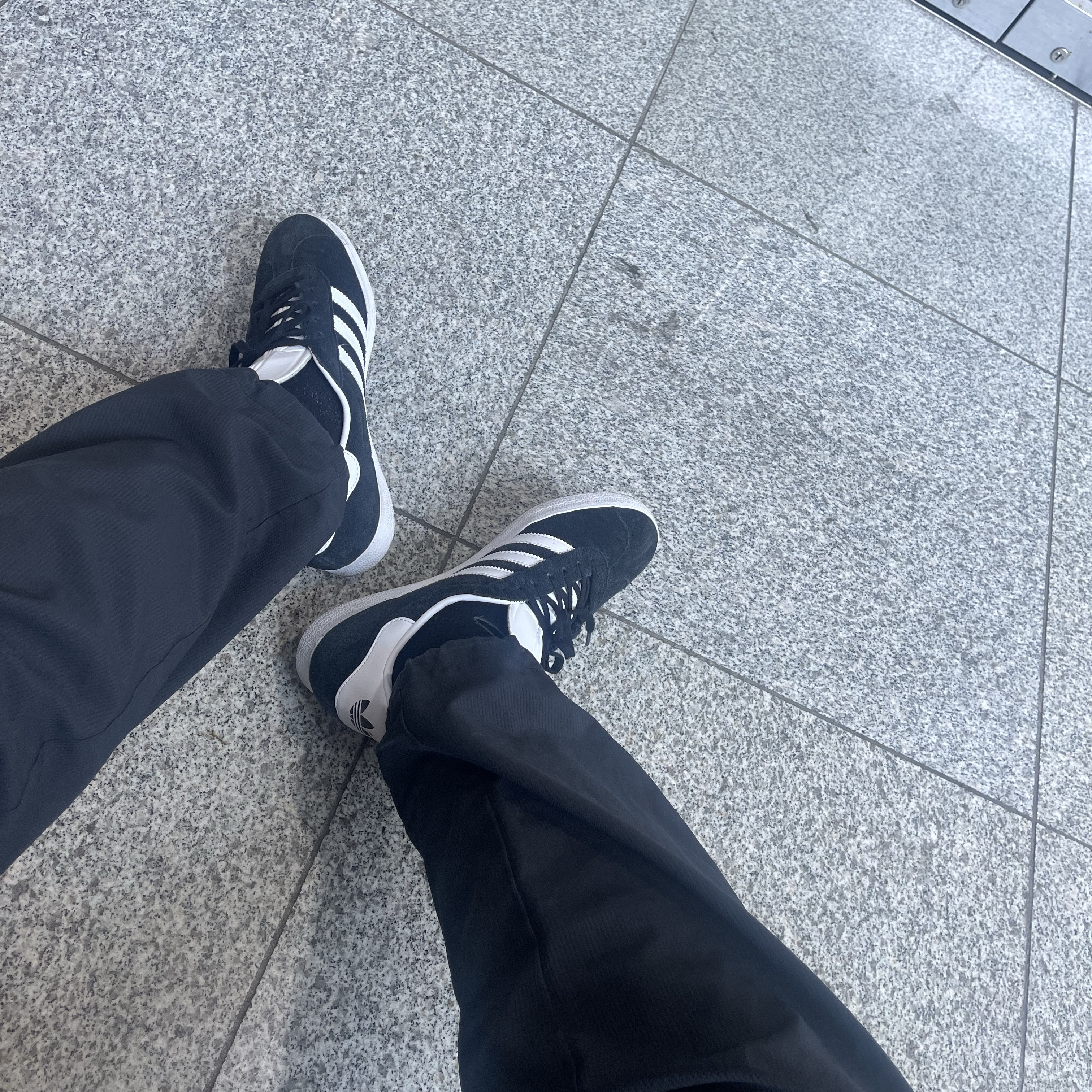 Adidas Gazelle Core Black White 착용 스타일