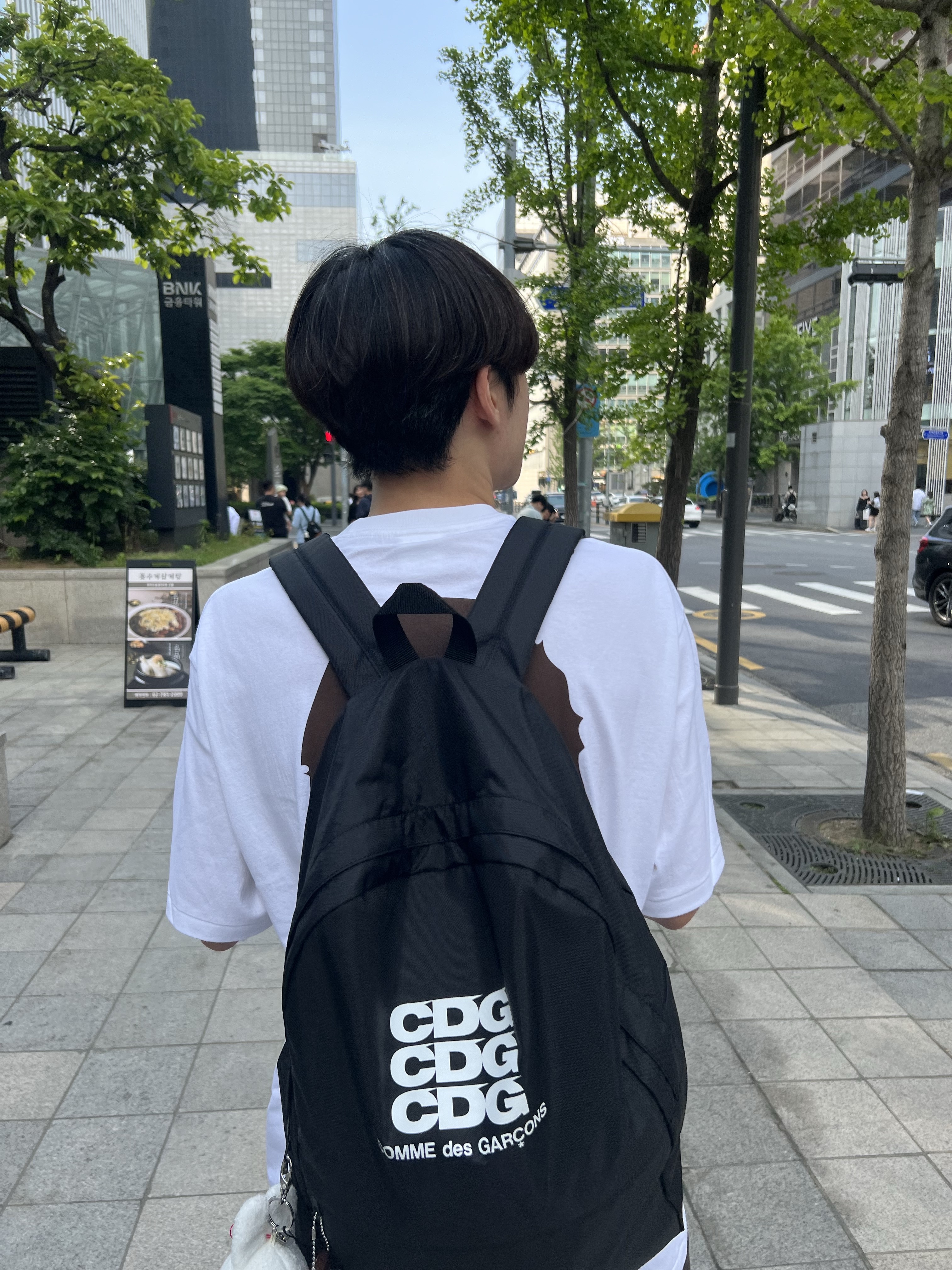 CDG Backpack Black, BAPE Big Ape Head T-Shirt White 착용 스타일 - 1