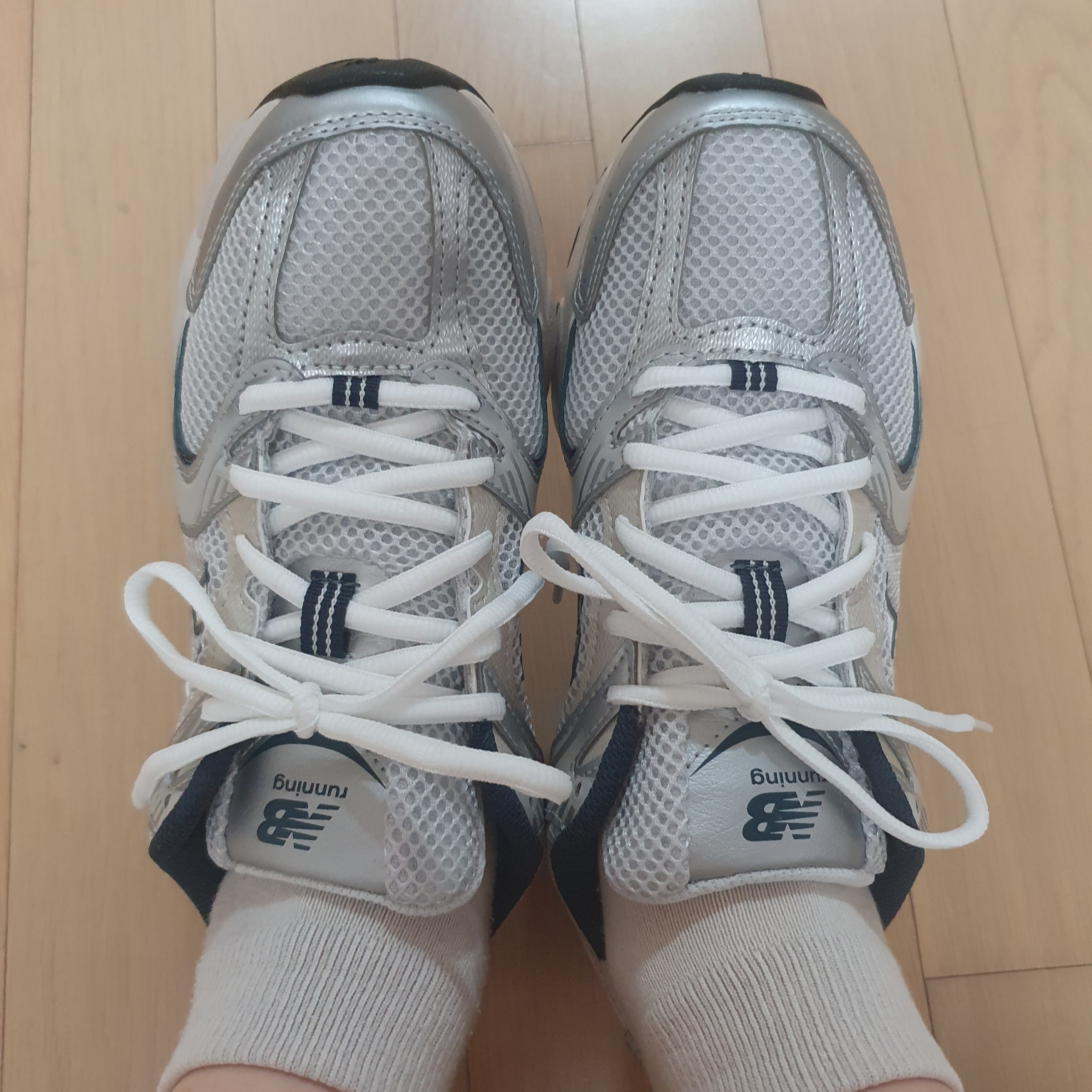 New Balance 530 Steel Grey 착용 스타일 - 2