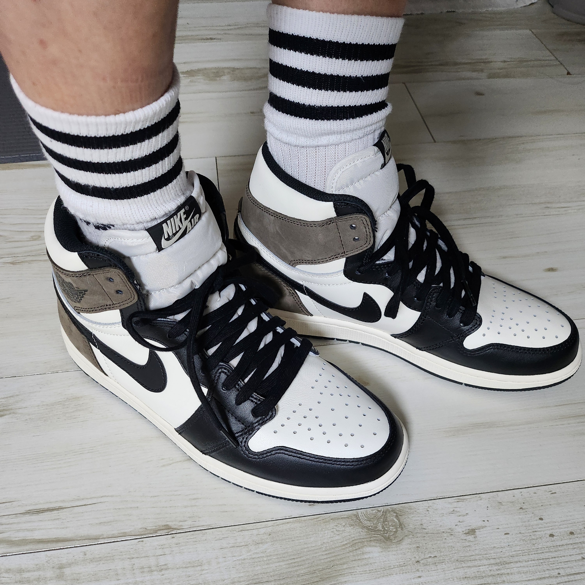 Jordan 1 Retro High OG Black Mocha, Nike x Ambush Air Force 1 Low SP Black 착용 스타일 - 2